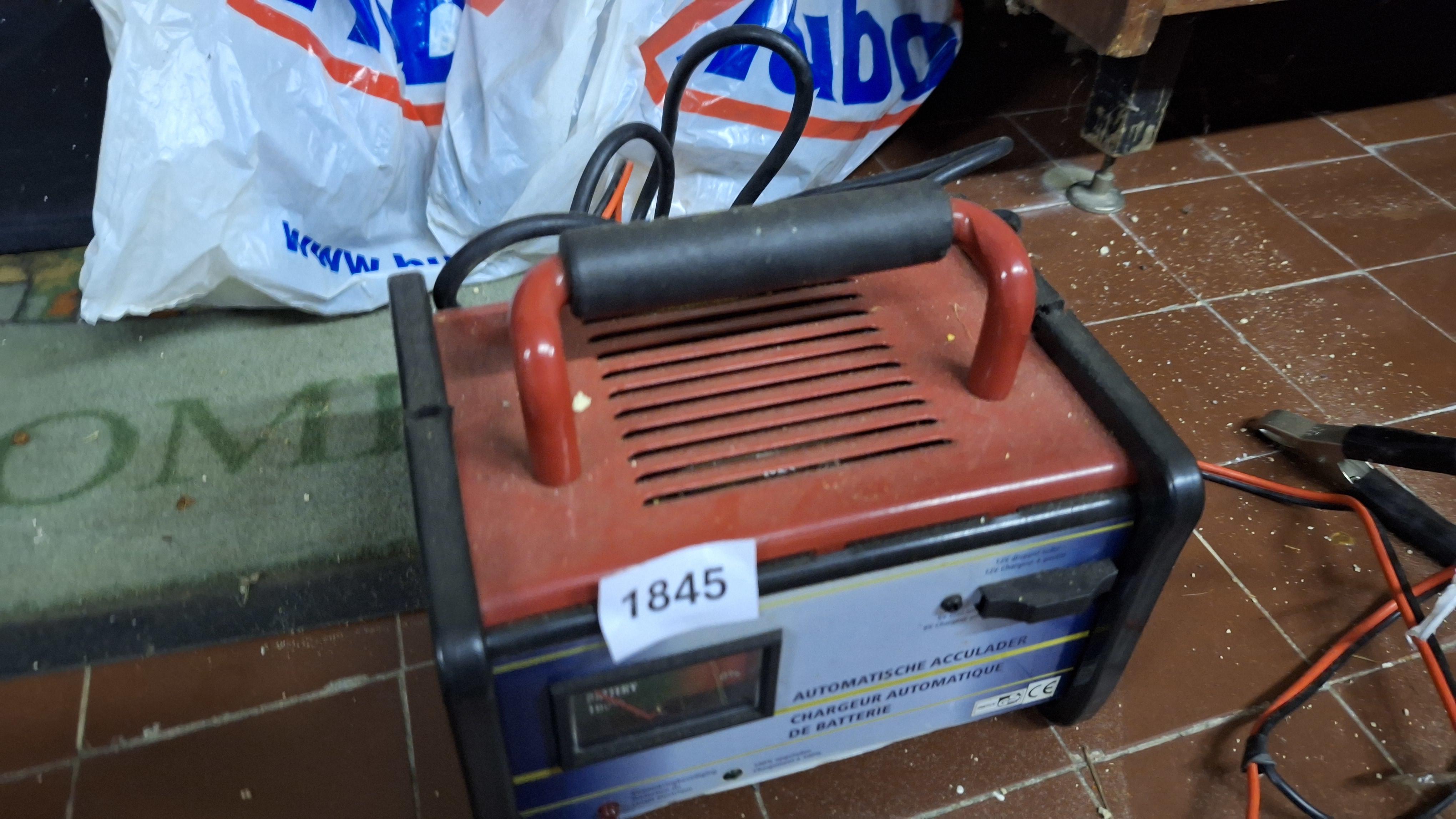 Automatische acculader en druppellader voorzien van startkabels met rode en zwarte klemmen – foto 2 – kavel bij Goeiendeal, Houthalen-Helchteren