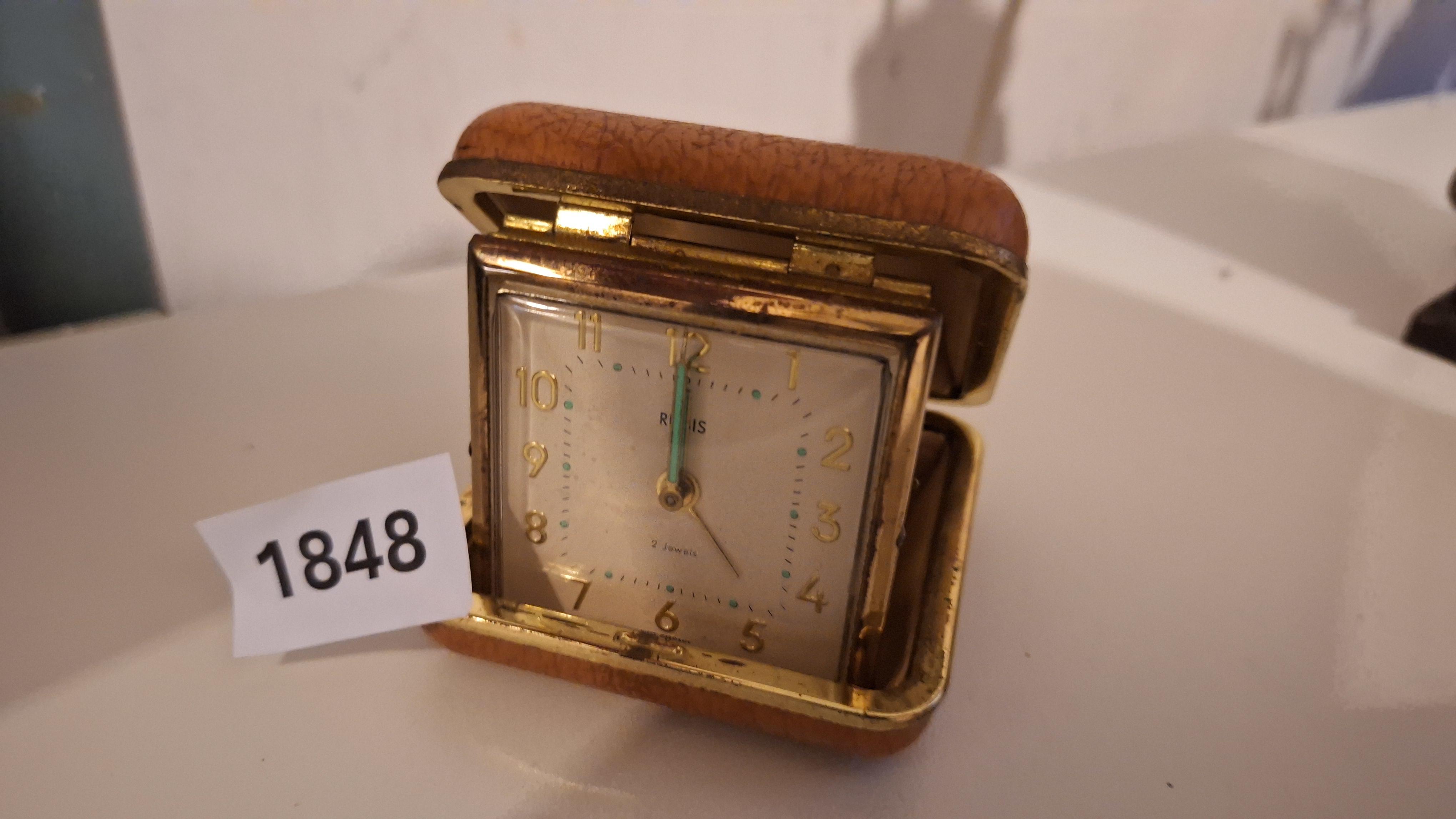 Ruhla vintage mechanische reiswekker in een klapbare bruine kunstlederen behuizing – foto 2 – kavel bij Goeiendeal, Houthalen-Helchteren