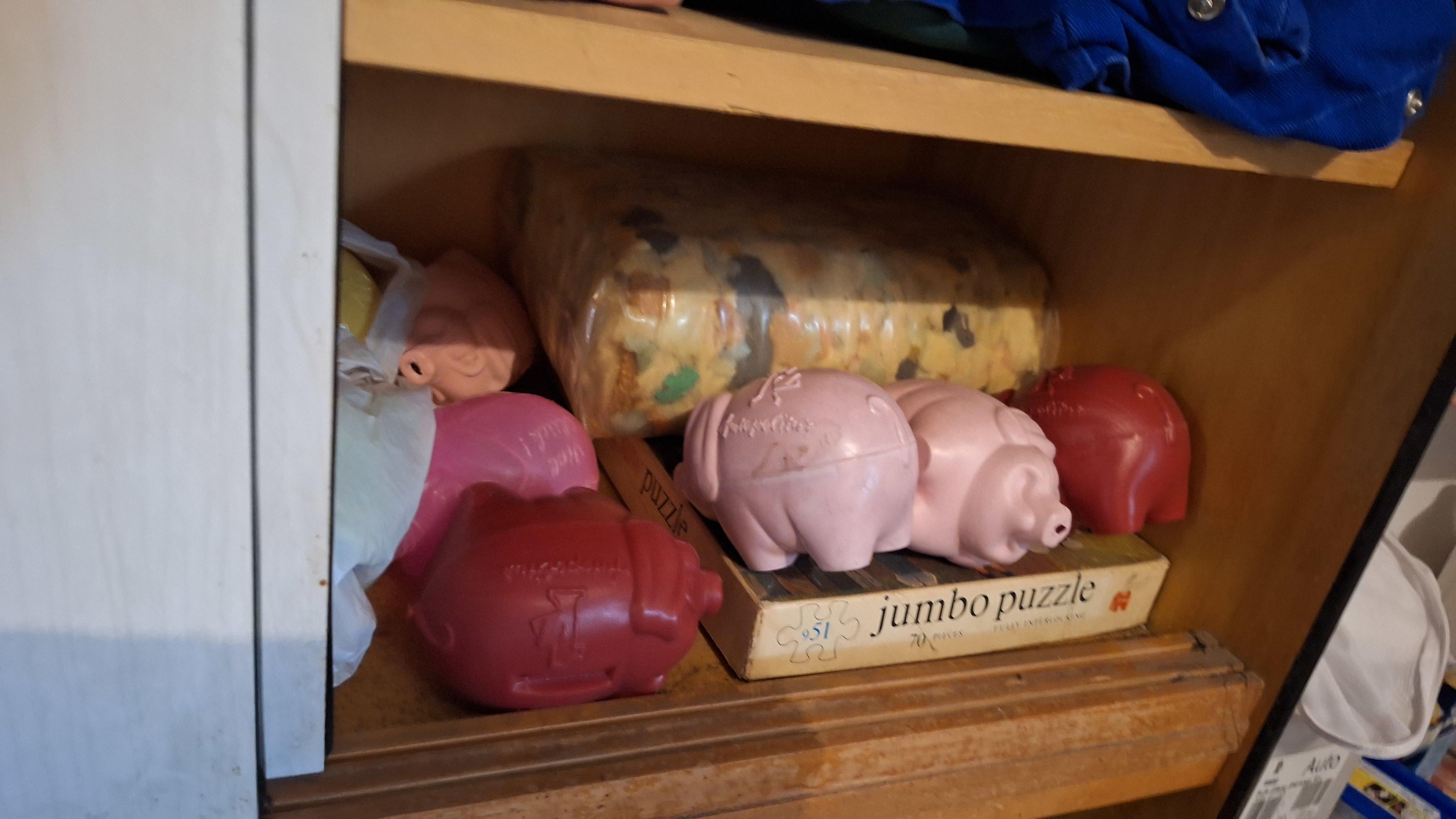 Inhoud Houten stellingkast gevuld met diverse huishoudelijke artikelen – foto 2 – kavel bij Goeiendeal, Houthalen-Helchteren