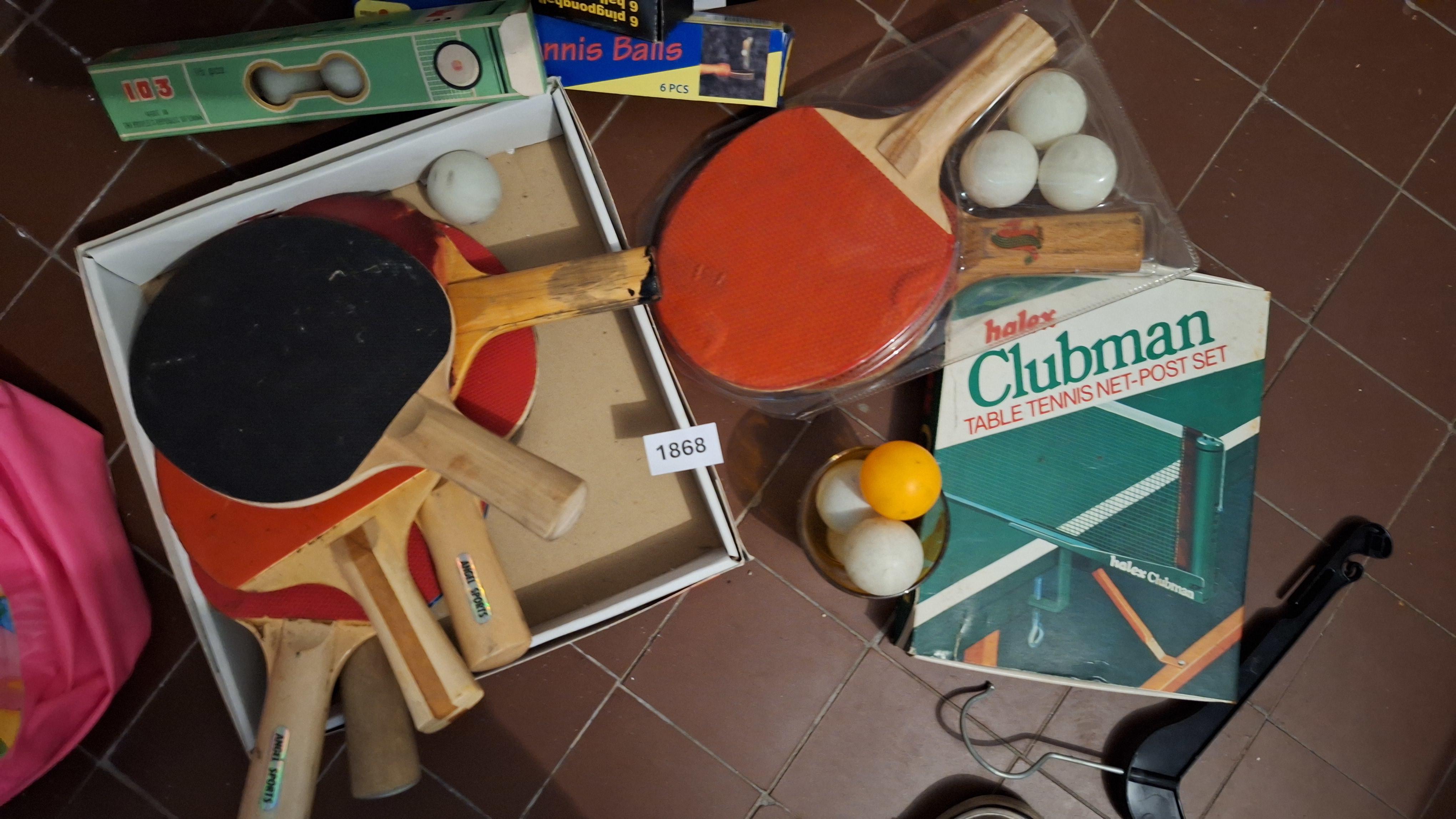 Uitgebreide partij tafeltennisbenodigdheden waaronder diverse pingpongbatjes, pingpongballen en een Halex Clubman netset – foto 2 – kavel bij Goeiendeal, Houthalen-Helchteren