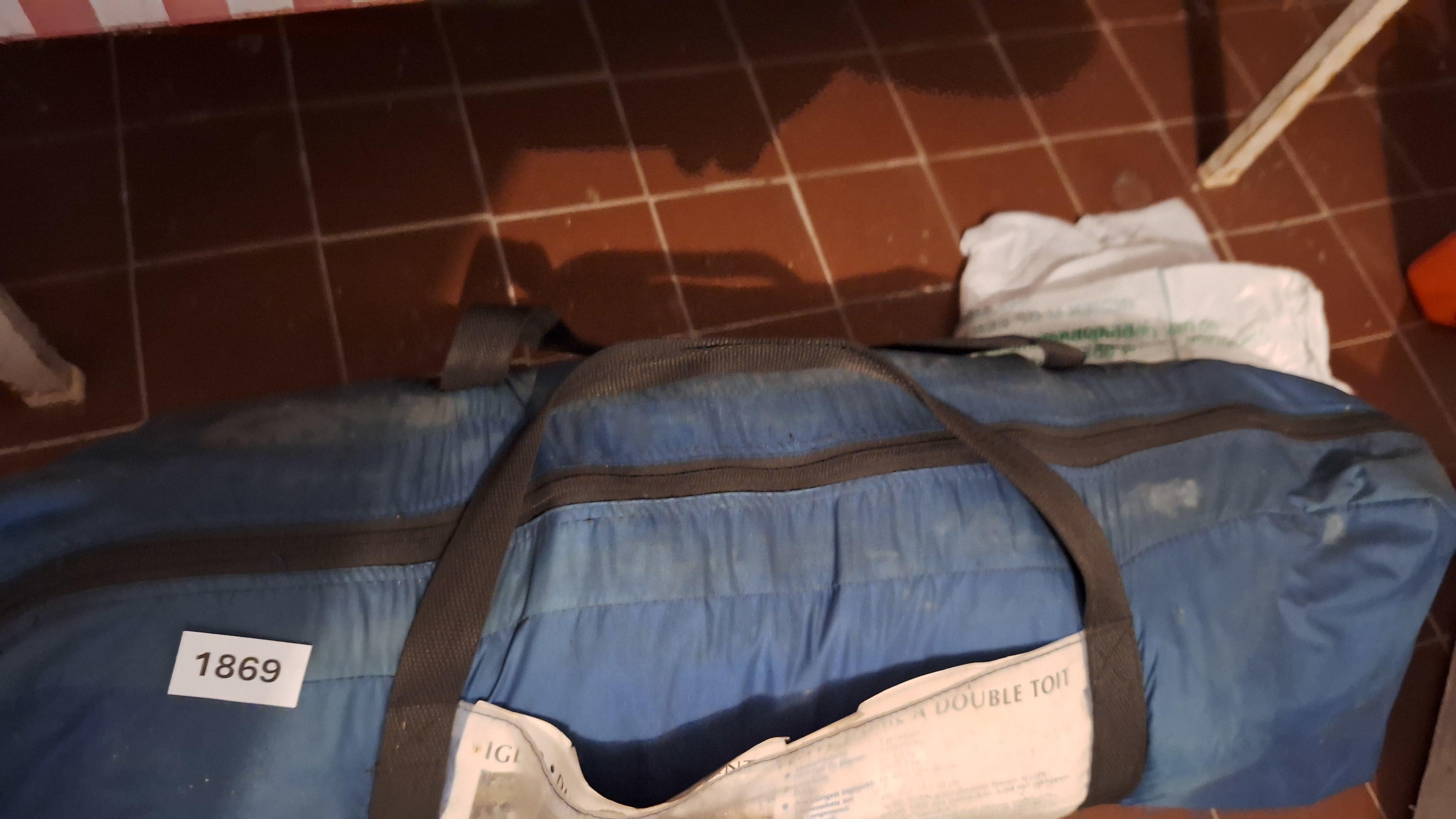 Grote blauwe opbergtas met een dubbeldaks koepeltent of iglotent – foto 3 – kavel bij Goeiendeal, Houthalen-Helchteren