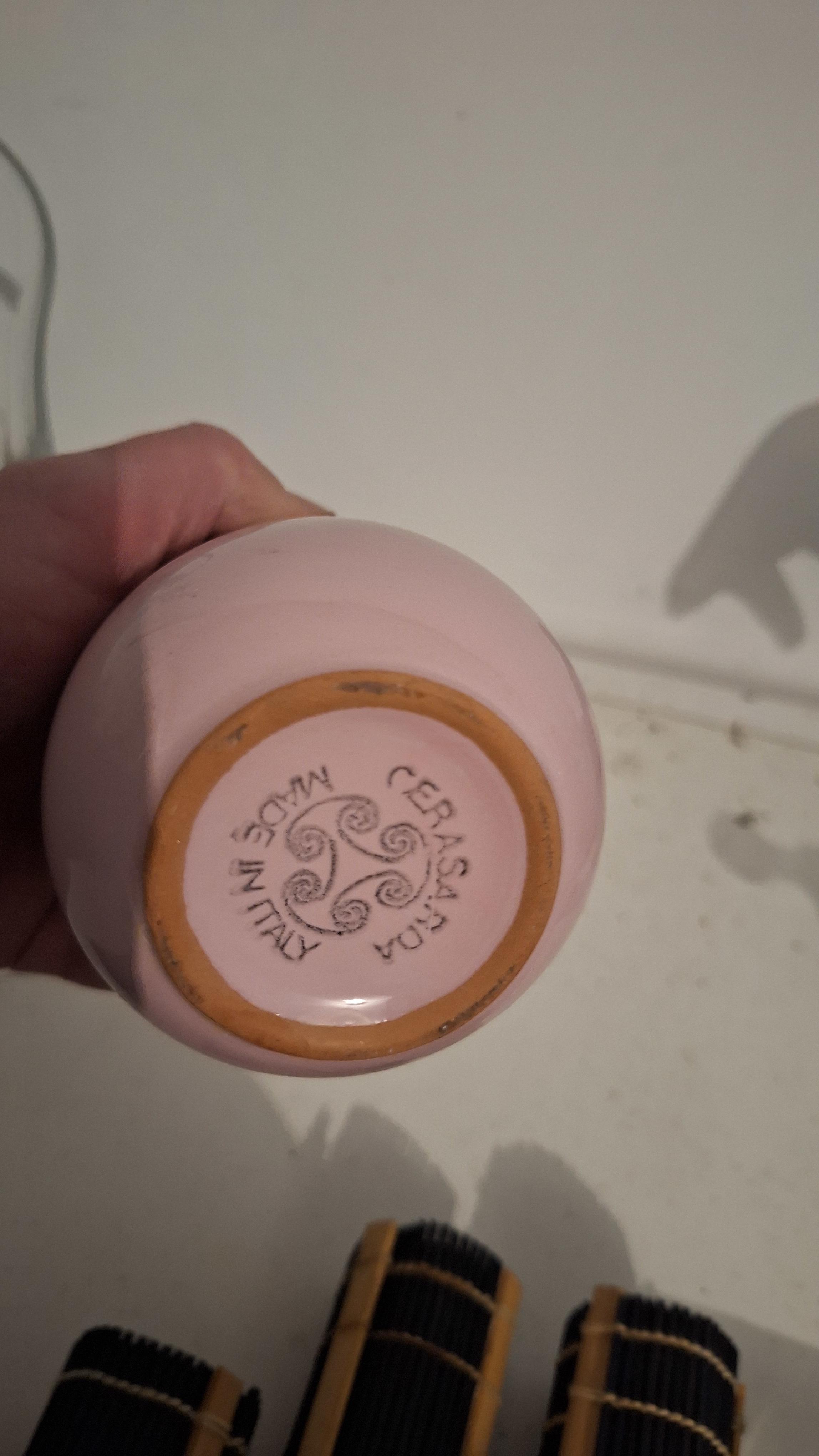 Glazen karaf met stop geplaatst op een glazen presenteerschaal samen met een roze porseleinen suikerpotje – foto 3 – kavel bij Goeiendeal, Houthalen-Helchteren
