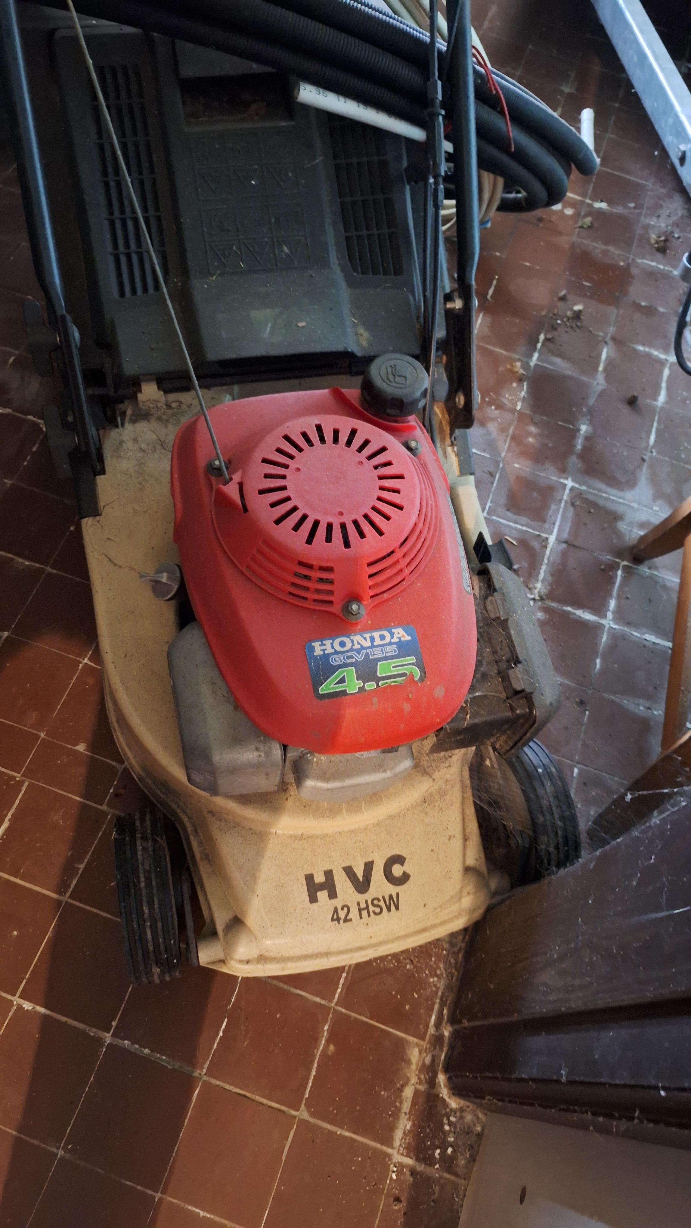 Benzine grasmaaier model HVC 42 HSW voorzien van een Honda 4.5 motor met inklapbare duwboom – foto 2 – kavel bij Goeiendeal, Houthalen-Helchteren