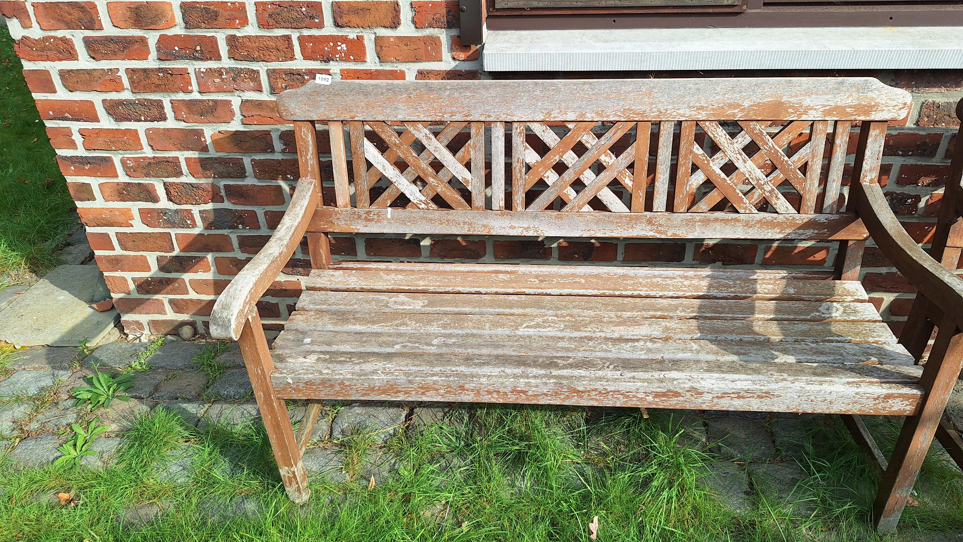 Houten tuinbank met decoratieve rugleuning – kavel bij Goeiendeal, Houthalen-Helchteren