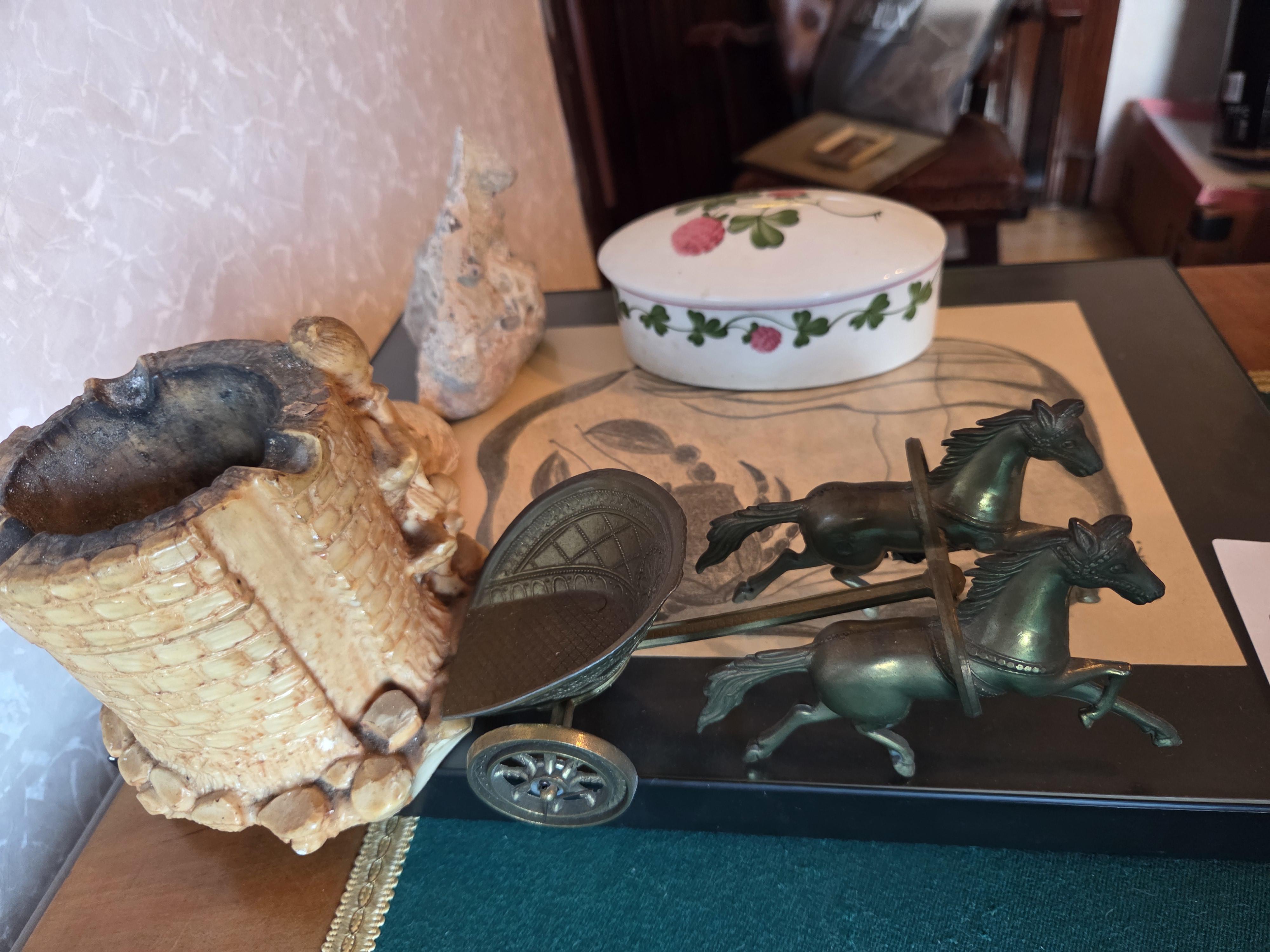 Gevarieerd lot decoratie-en verzamelobjecten waaronder een doosje met klaverprint, schelpen en een tekening van een kreeft lot 8 – foto 2 – kavel bij Goeiendeal, Jette
