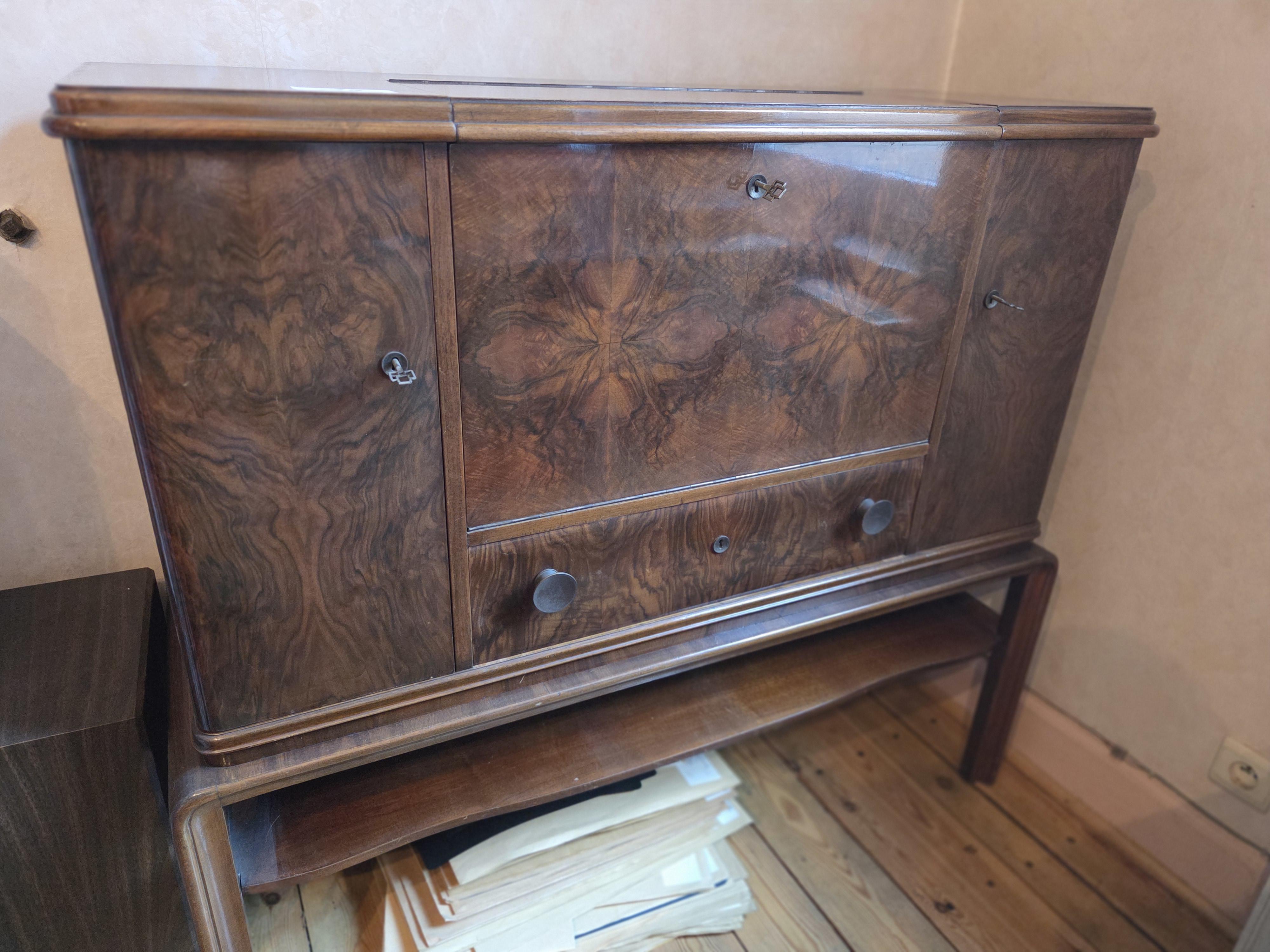 Art Deco Barkast met spiegelinterieur, inclusief uitgebreide set glazen en een karaf lot 19 – foto 4 – kavel bij Goeiendeal, Jette