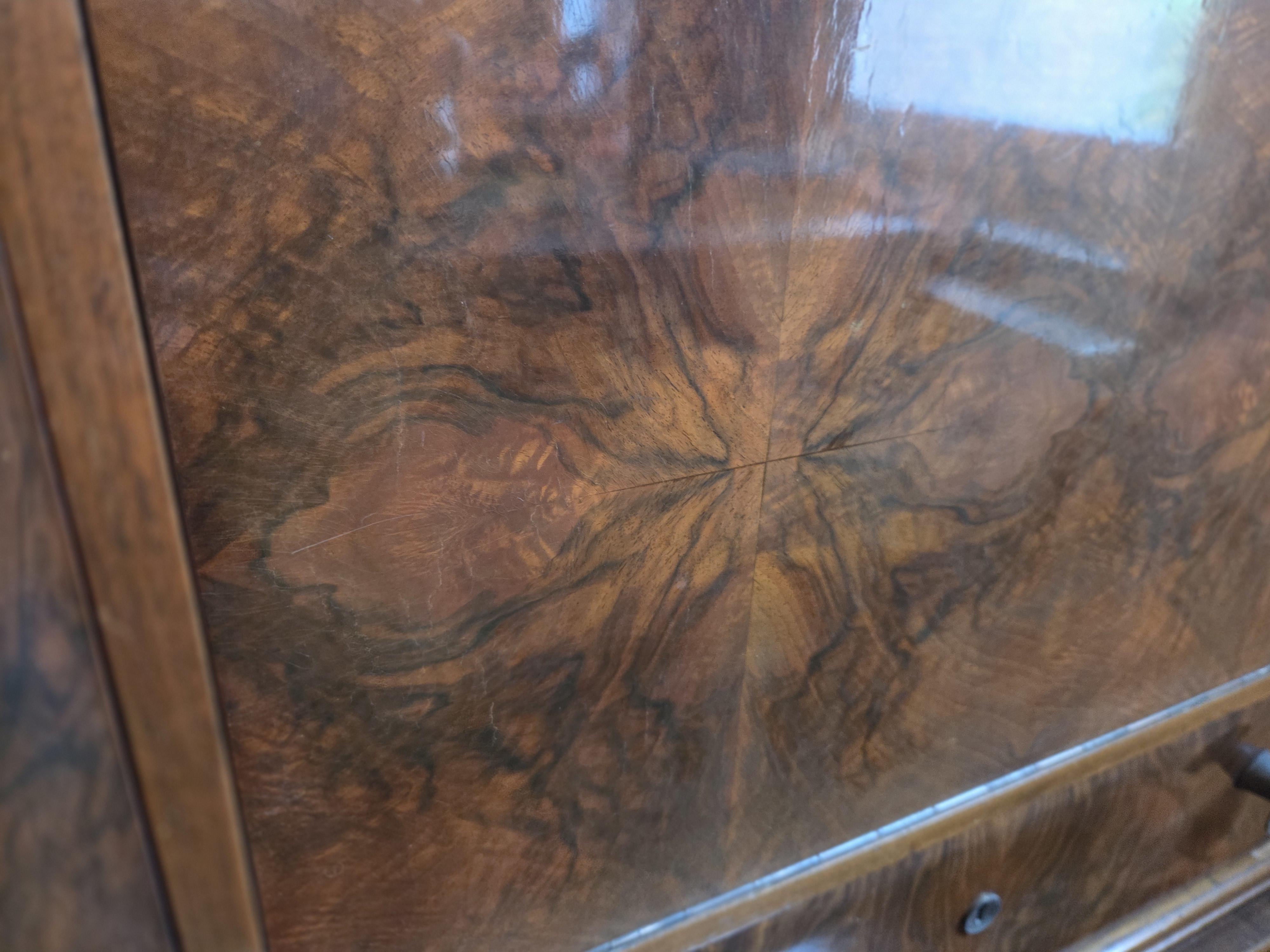Art Deco Barkast met spiegelinterieur, inclusief uitgebreide set glazen en een karaf lot 19 – foto 5 – kavel bij Goeiendeal, Jette