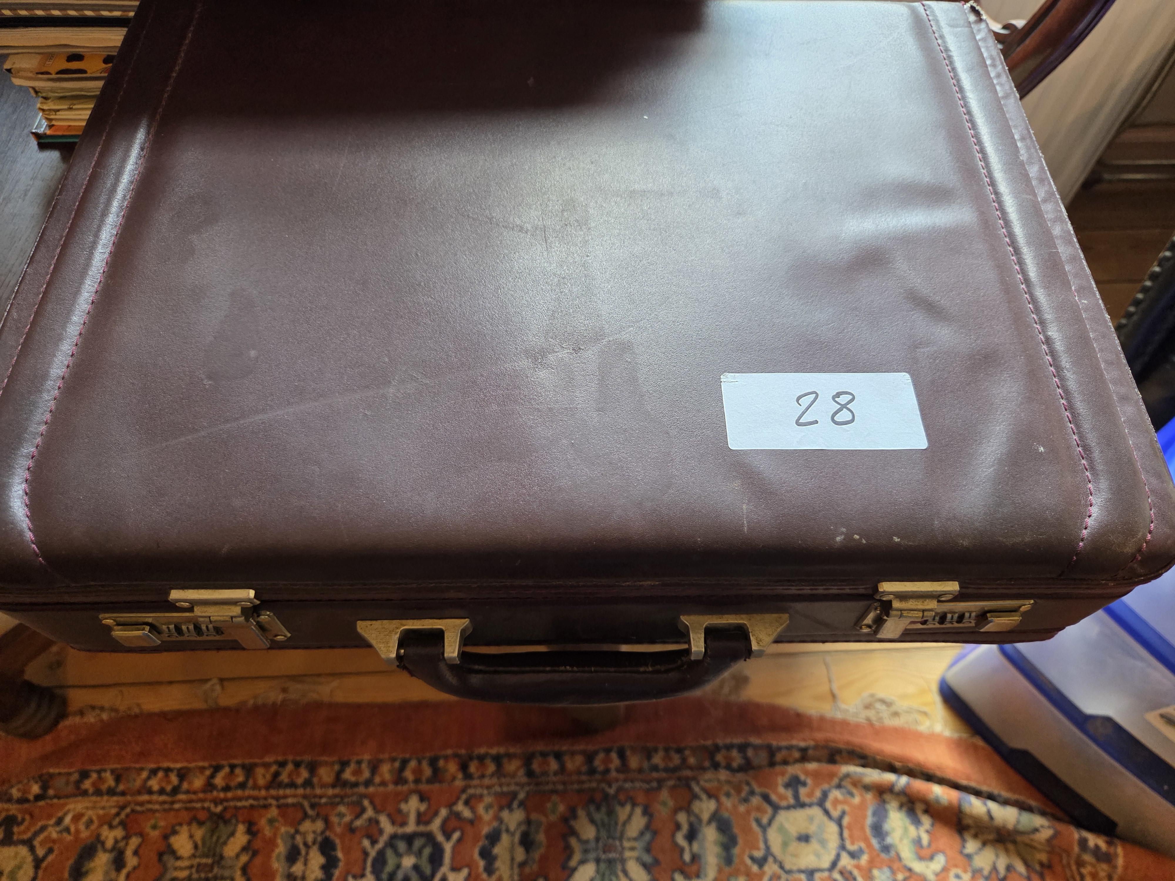 Koffer / attachékoffer met cijferslot en microfoon lot 28 – kavel bij Goeiendeal, Jette