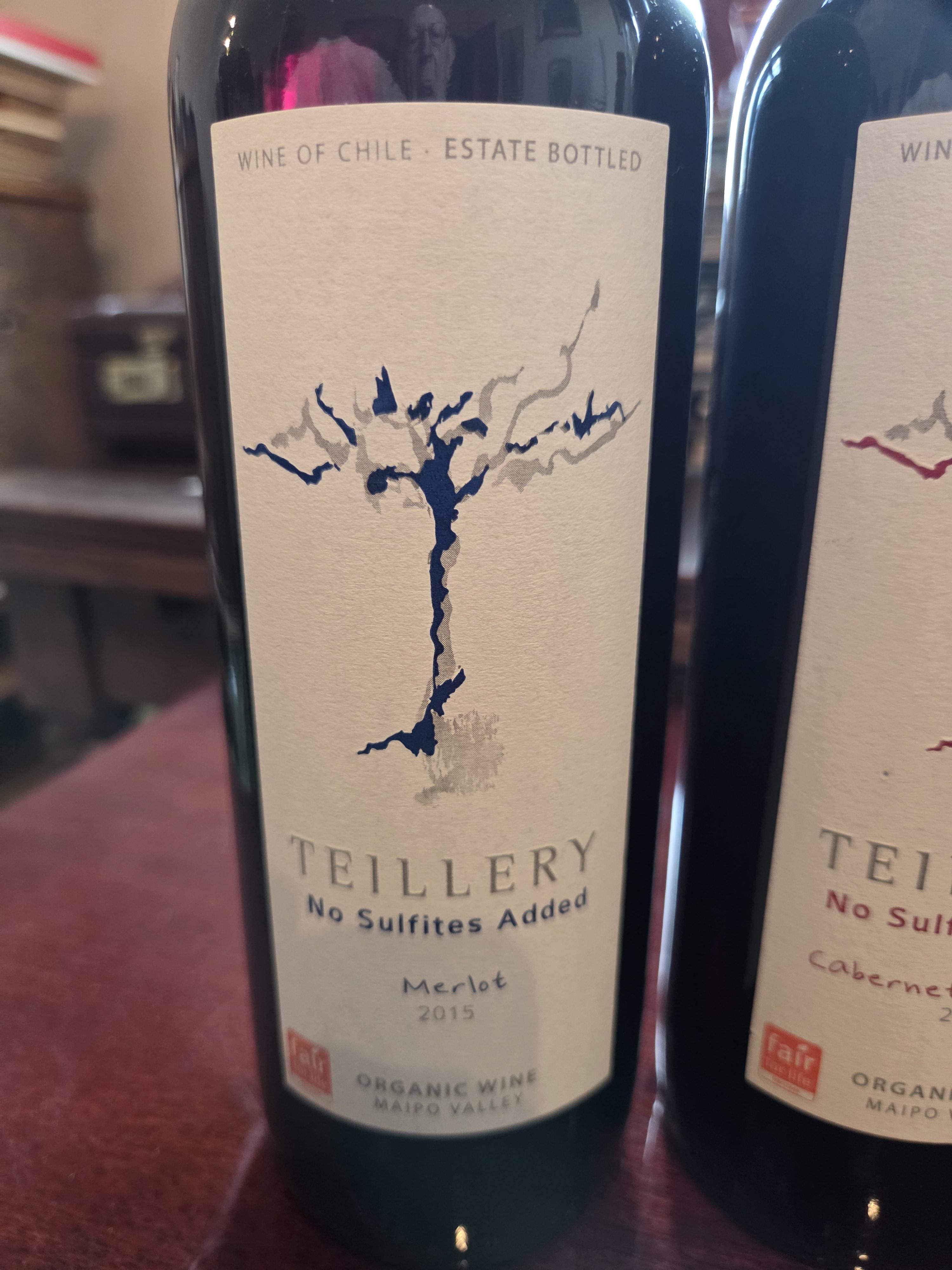 Lot van 5 diverse flessen drank waaronder Teillery biologische rode wijn, Eau-de-Vie de Kirsch en Pineau des Charentes lot 31 – foto 3 – kavel bij Goeiendeal, Jette