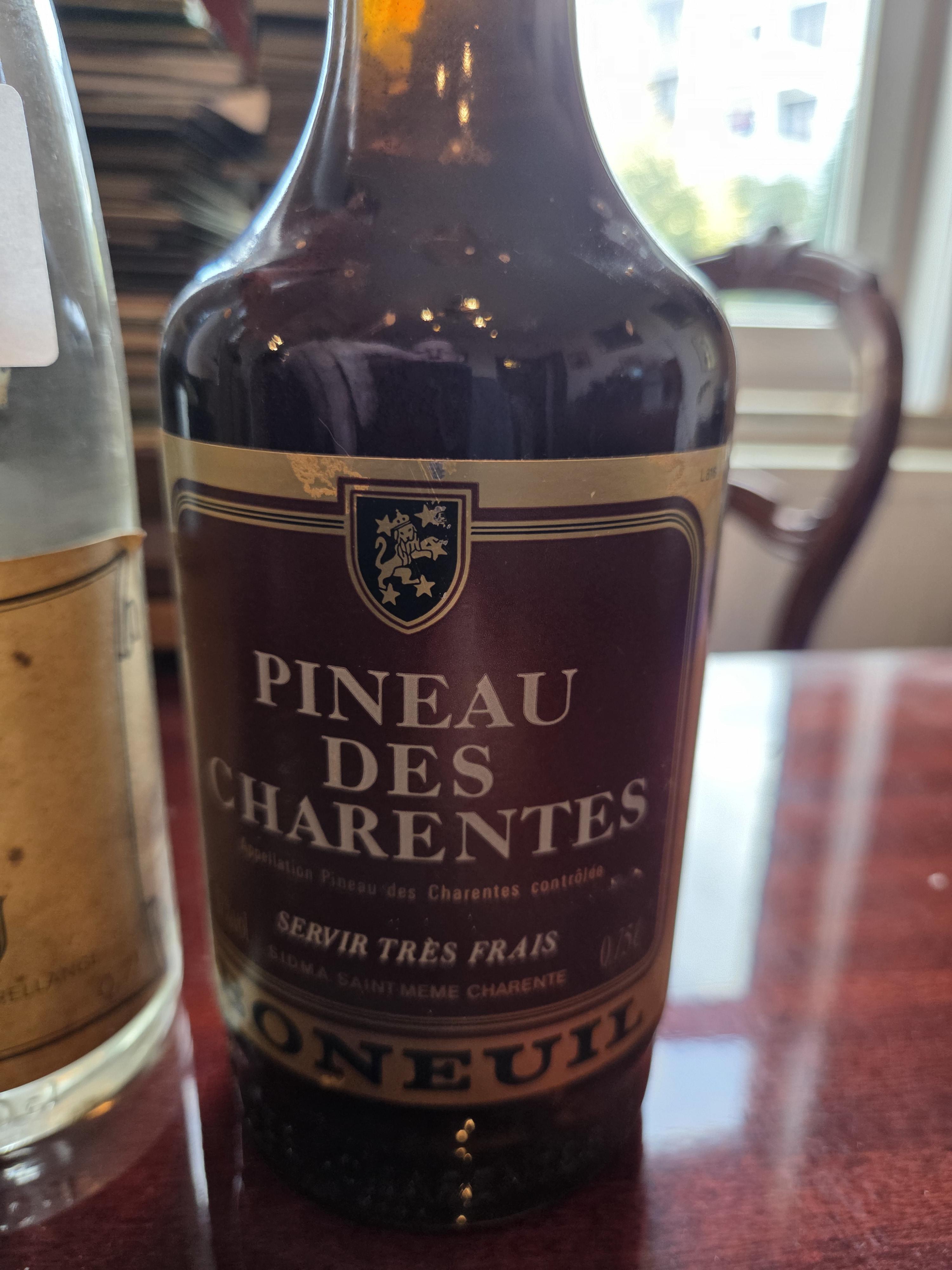 Lot van 5 diverse flessen drank waaronder Teillery biologische rode wijn, Eau-de-Vie de Kirsch en Pineau des Charentes lot 31 – foto 5 – kavel bij Goeiendeal, Jette