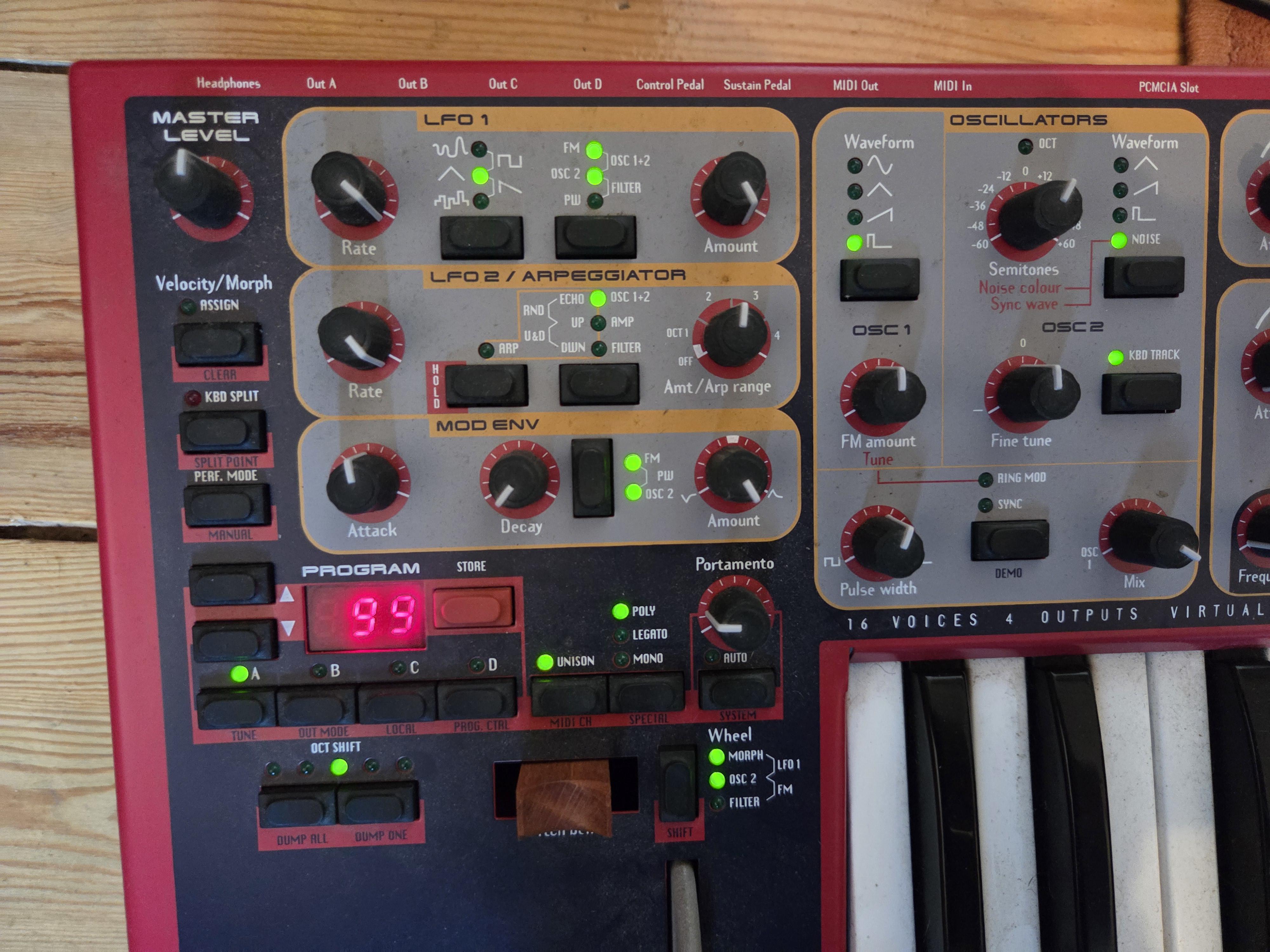 Virtueel analoge synthesizer van Clavia, model Nord Lead 2 lot 33 – foto 2 – kavel bij Goeiendeal, Jette