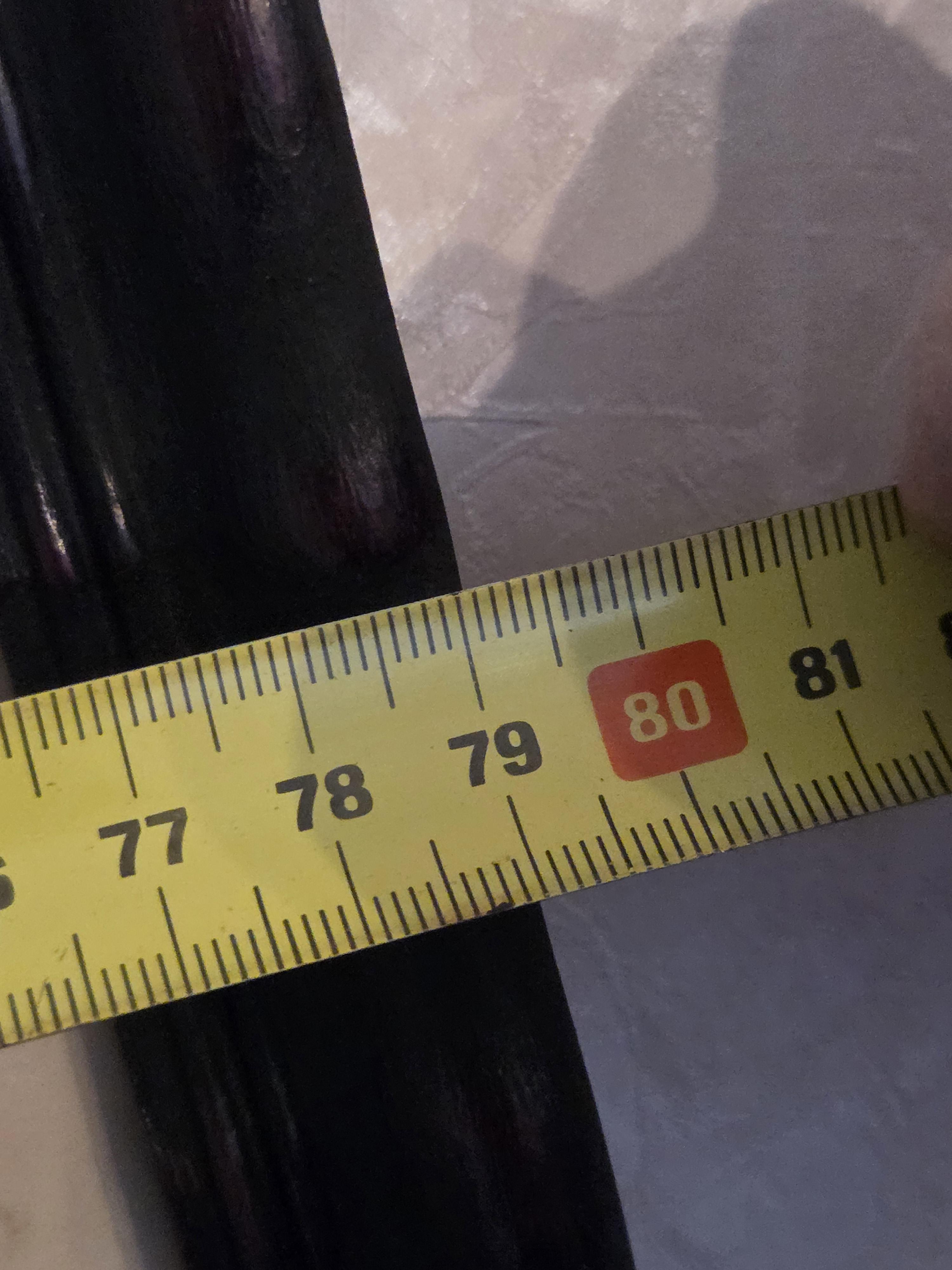 Ingekaderde zwart-wit prent getiteld "Adoration" met een afbeelding van een moeder, kind en engelen lot 38 – foto 5 – kavel bij Goeiendeal, Jette