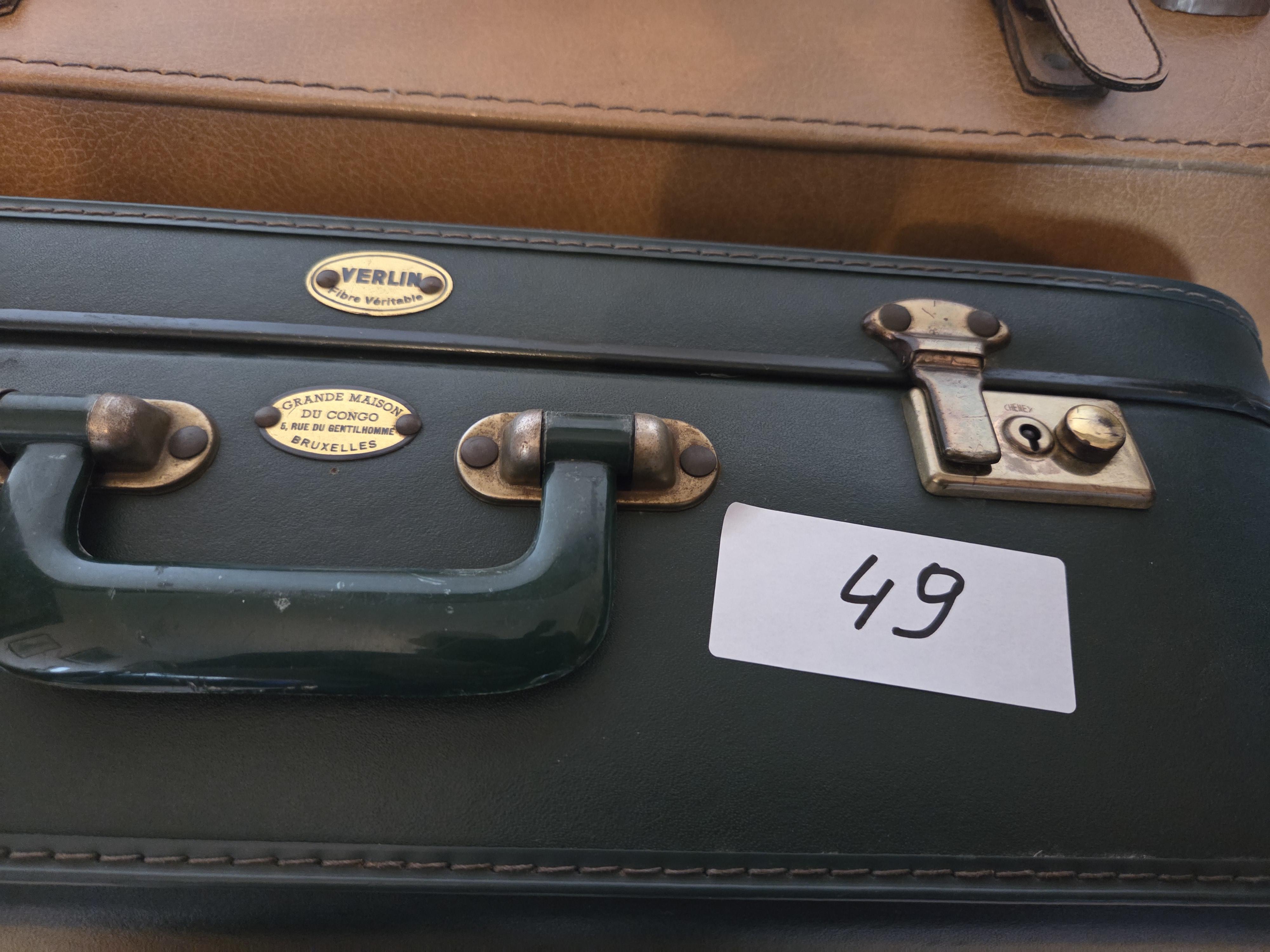 Set van twee reiskoffers van het merk Vali-Lek, bestaande uit een kleiner groen en een groter beige exemplaar lot 49 – foto 2 – kavel bij Goeiendeal, Jette