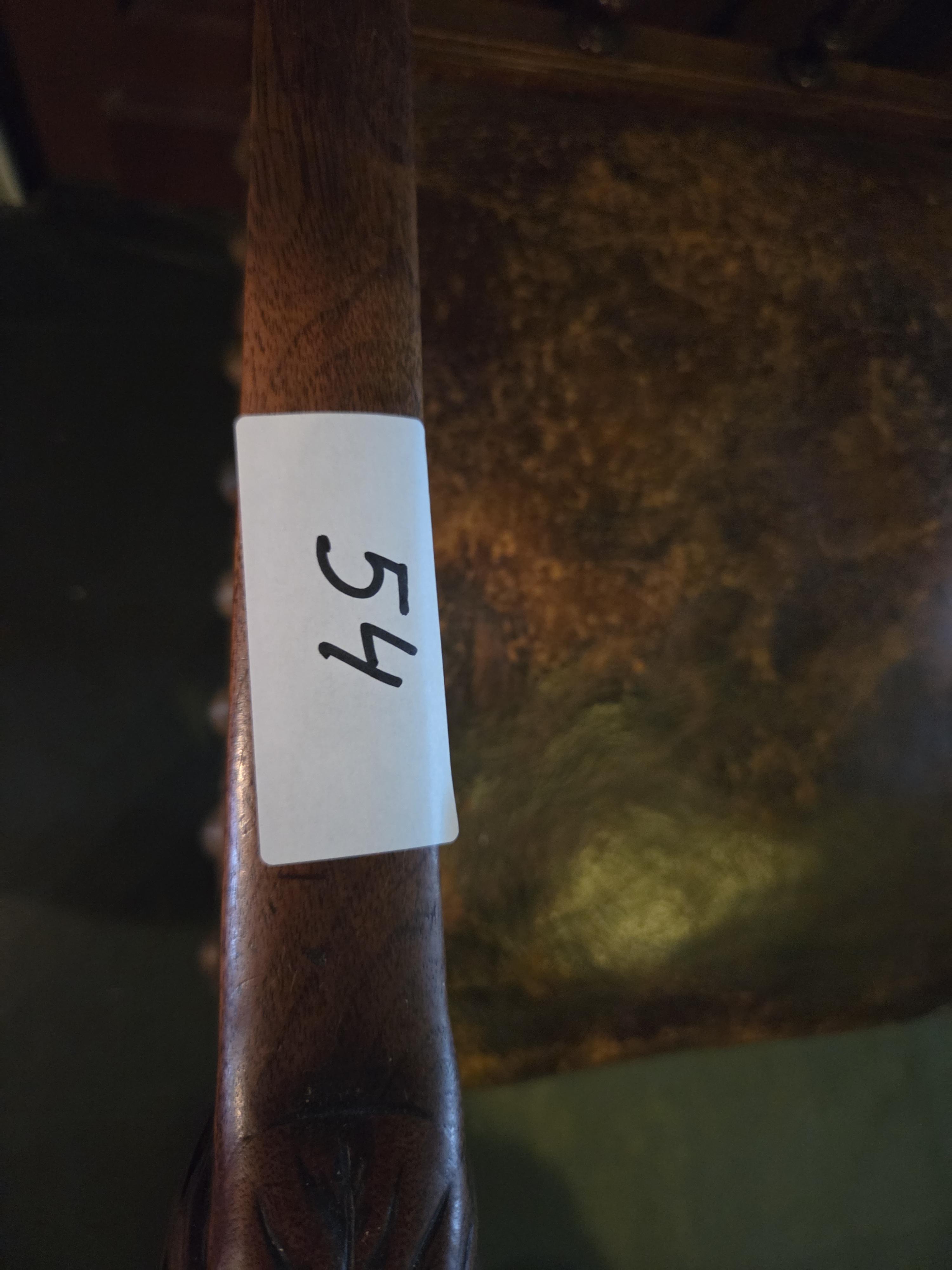 Klassieke armstoel met leeuwenkoppen op de armleuningen lot 54 – foto 3 – kavel bij Goeiendeal, Jette