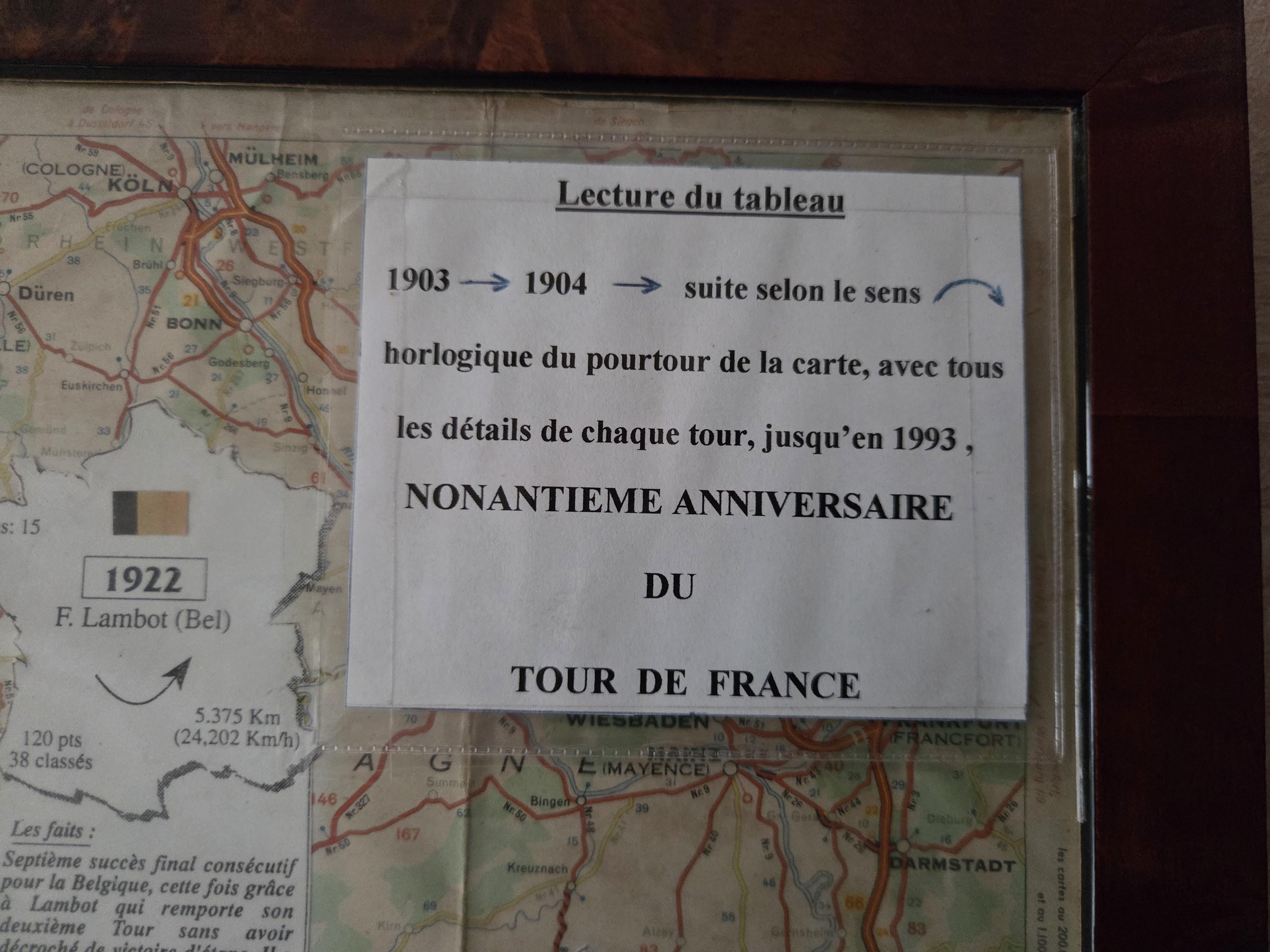 Grote ingekaderde infoposter / herdenkingskaart over de geschiedenis en verjaardag van de Tour de France "L'Anniversaire de la Grande Boucle" lot 63 – foto 4 – kavel bij Goeiendeal