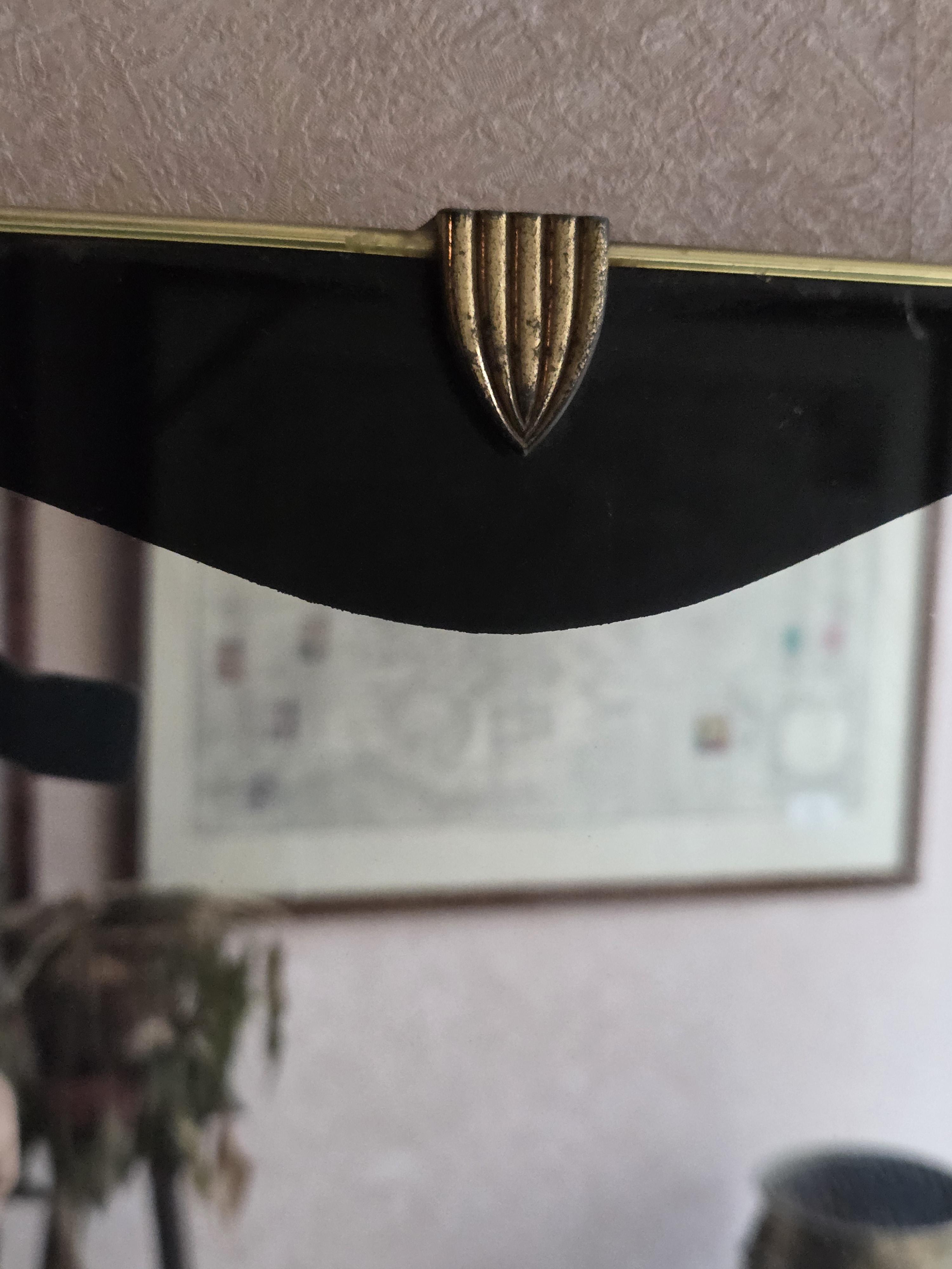Wandspiegel in asymmetrische vintage vorm met een tweekleurige zwarte en goudkleurige rand lot 71 – foto 3 – kavel bij Goeiendeal, Jette