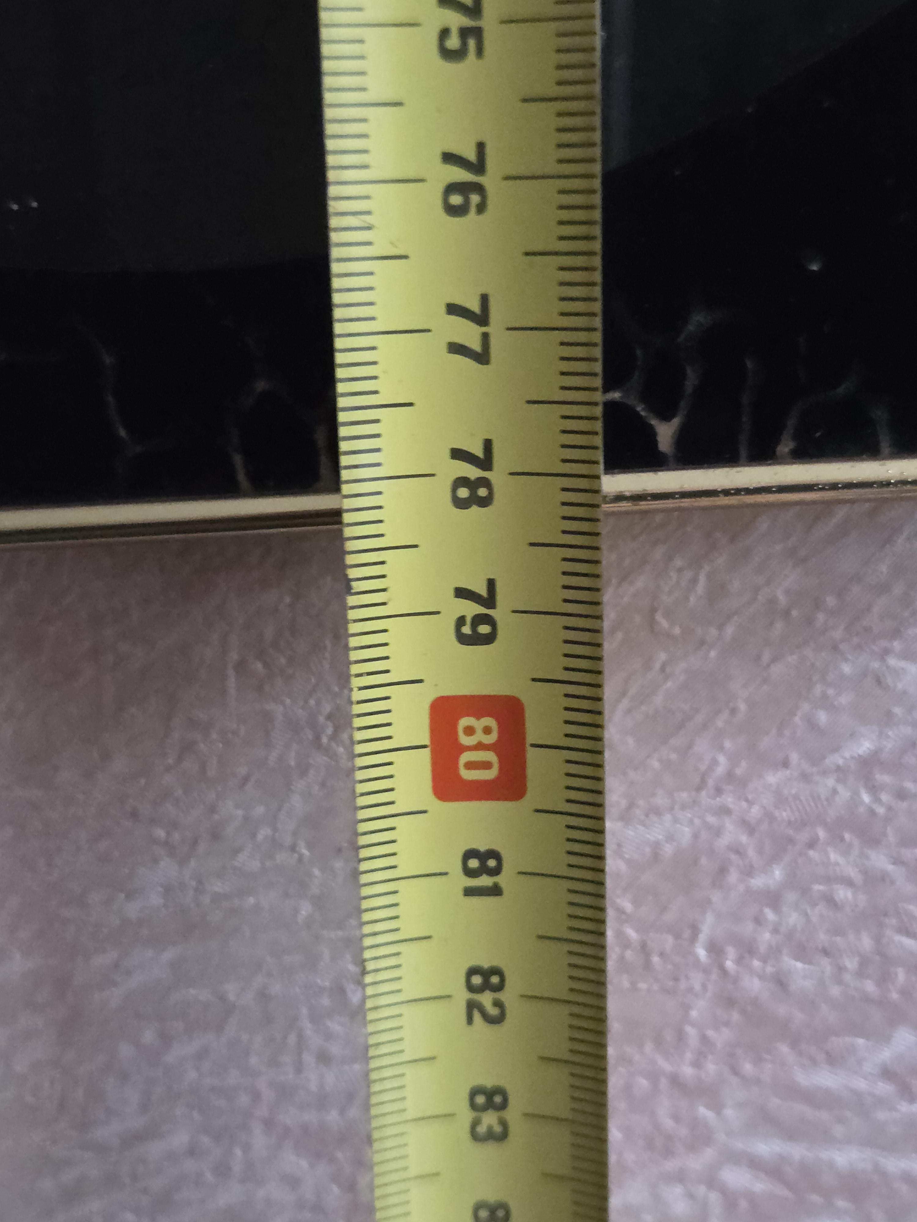 Wandspiegel in asymmetrische vintage vorm met een tweekleurige zwarte en goudkleurige rand lot 71 – foto 4 – kavel bij Goeiendeal, Jette