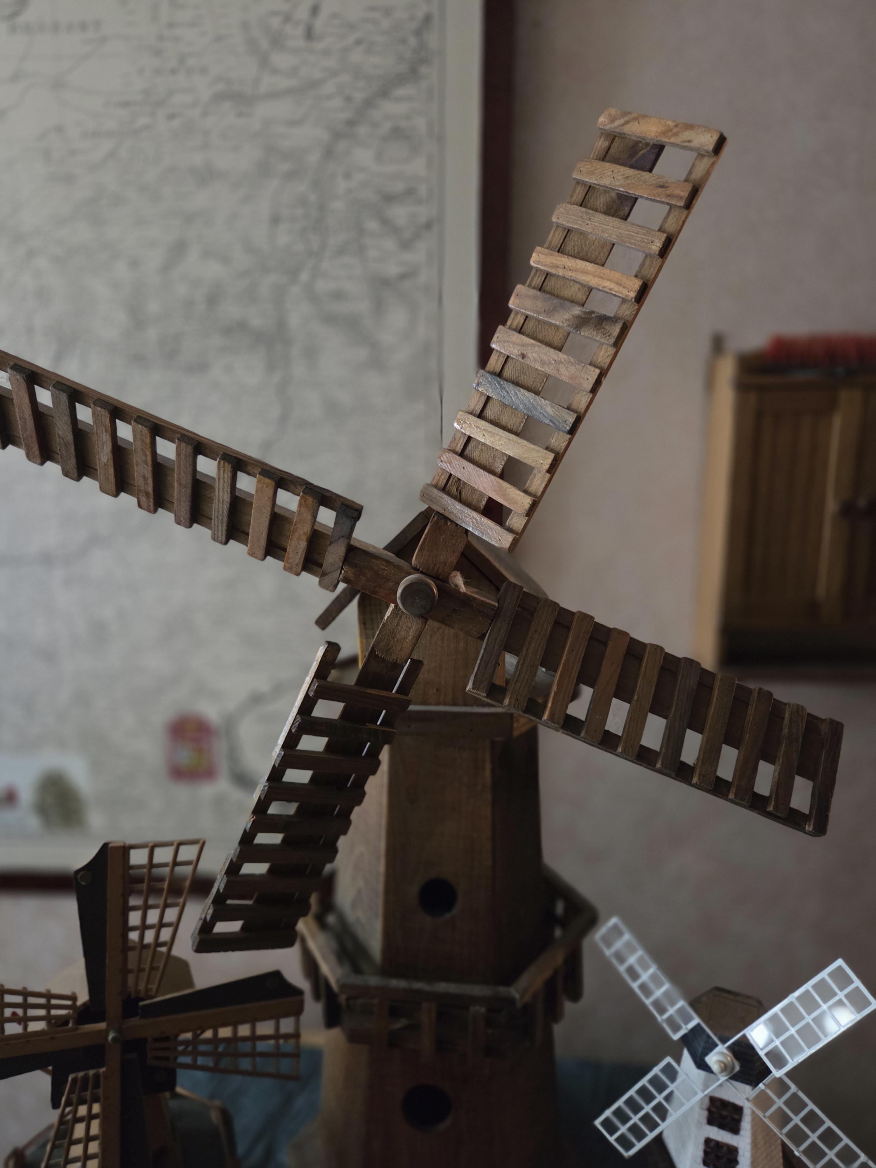 Set van 3 diverse decoratieve windmolens in verschillende formaten lot 78 – foto 4 – kavel bij Goeiendeal, Jette