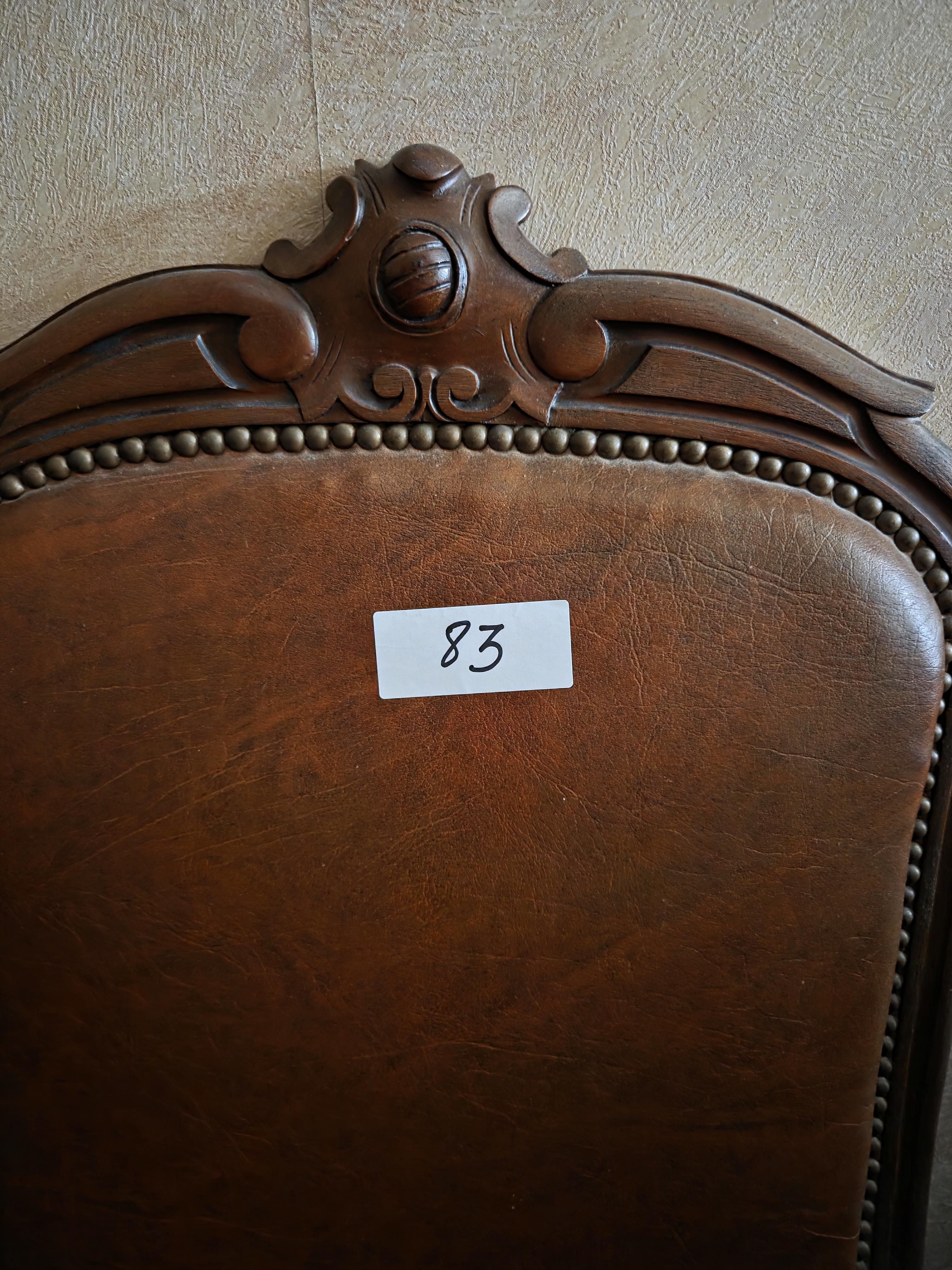 Klassieke fauteuil met lederen bekleding, afgewerkt met siernagels lot 83 – foto 2 – kavel bij Goeiendeal, Jette