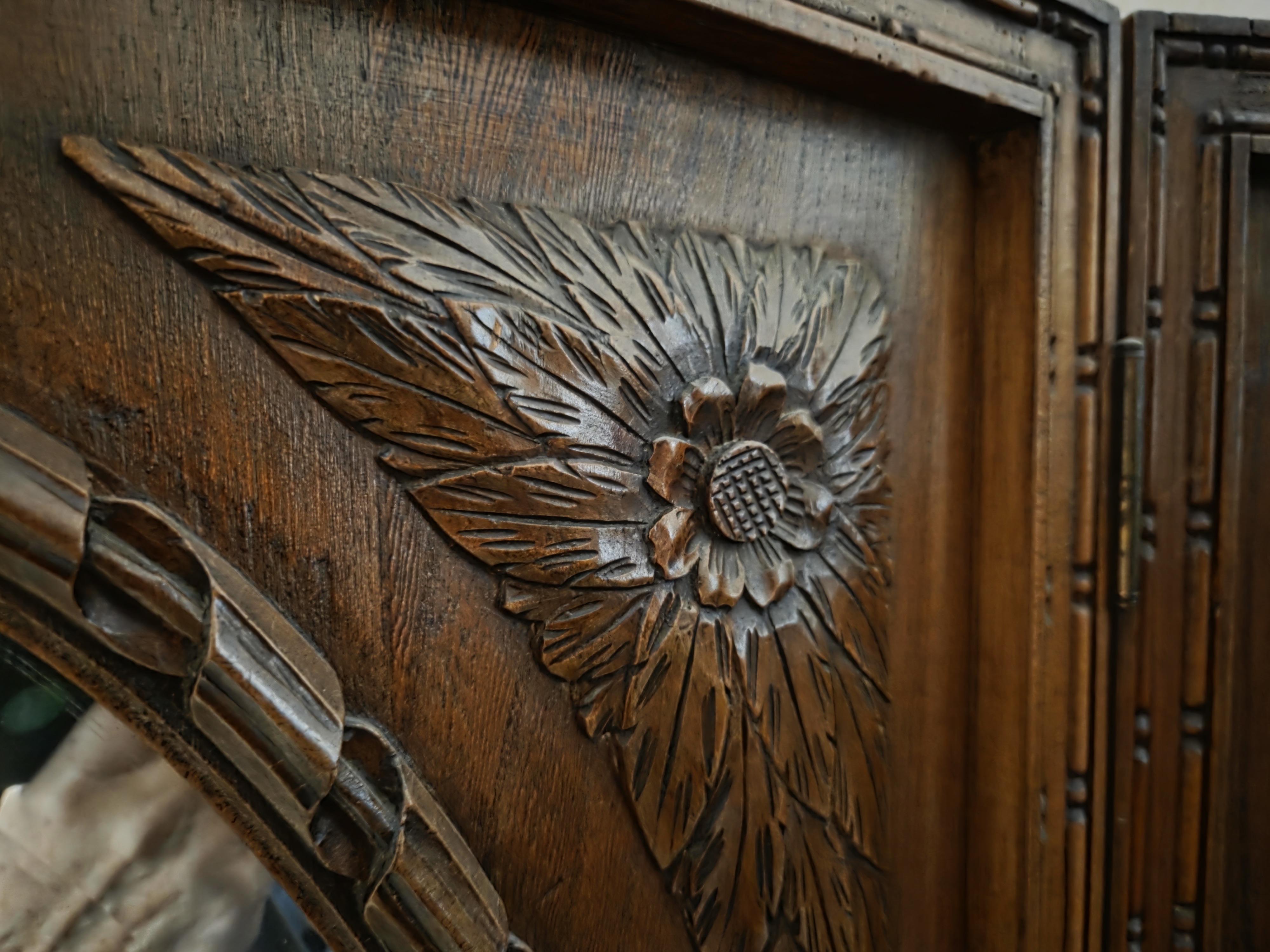 Driedelig kamerscherm met grote ovale passpiegels en florale houtsnijwerkdetails lot 87 – foto 3 – kavel bij Goeiendeal, Jette