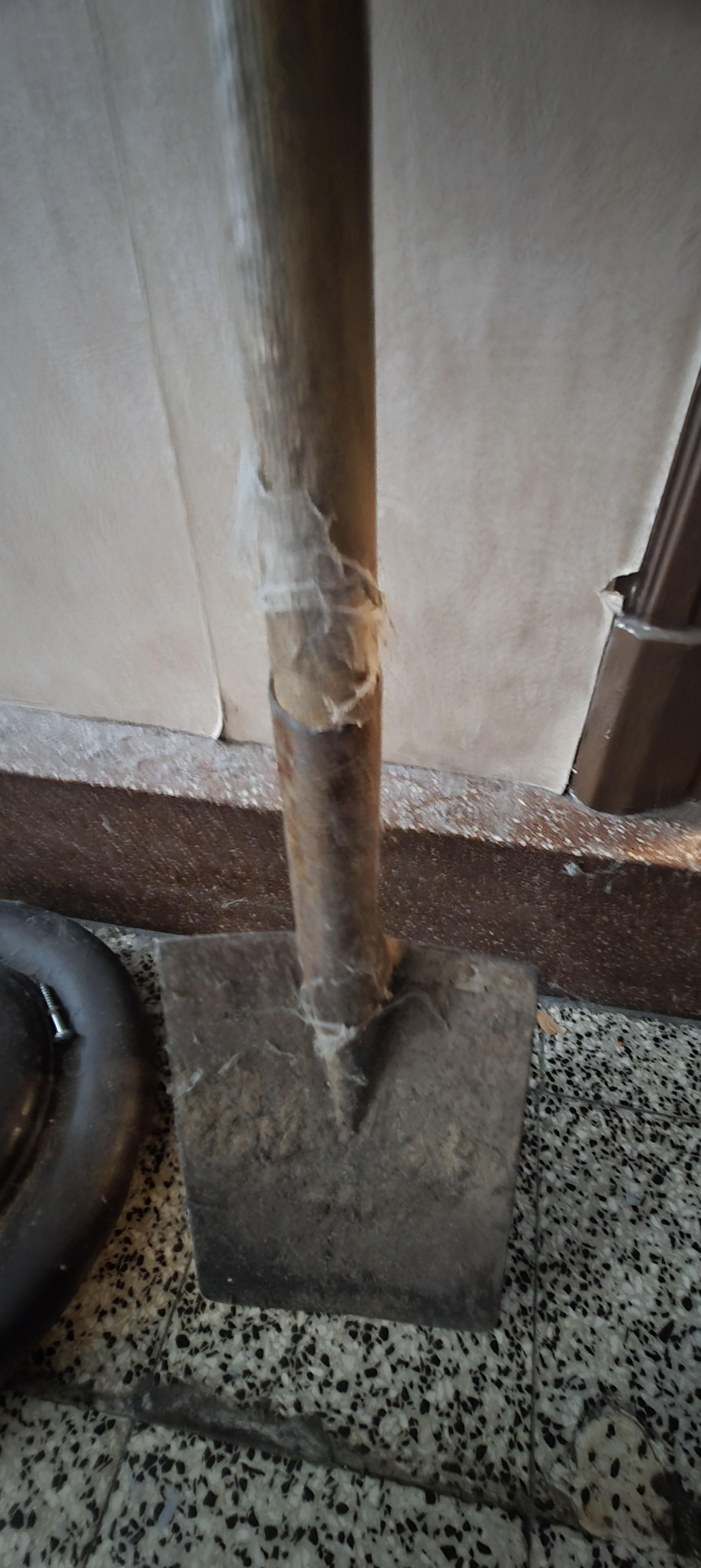 Klassieke spade / schop met T-handvat lot 90 – foto 2 – kavel bij Goeiendeal, Jette