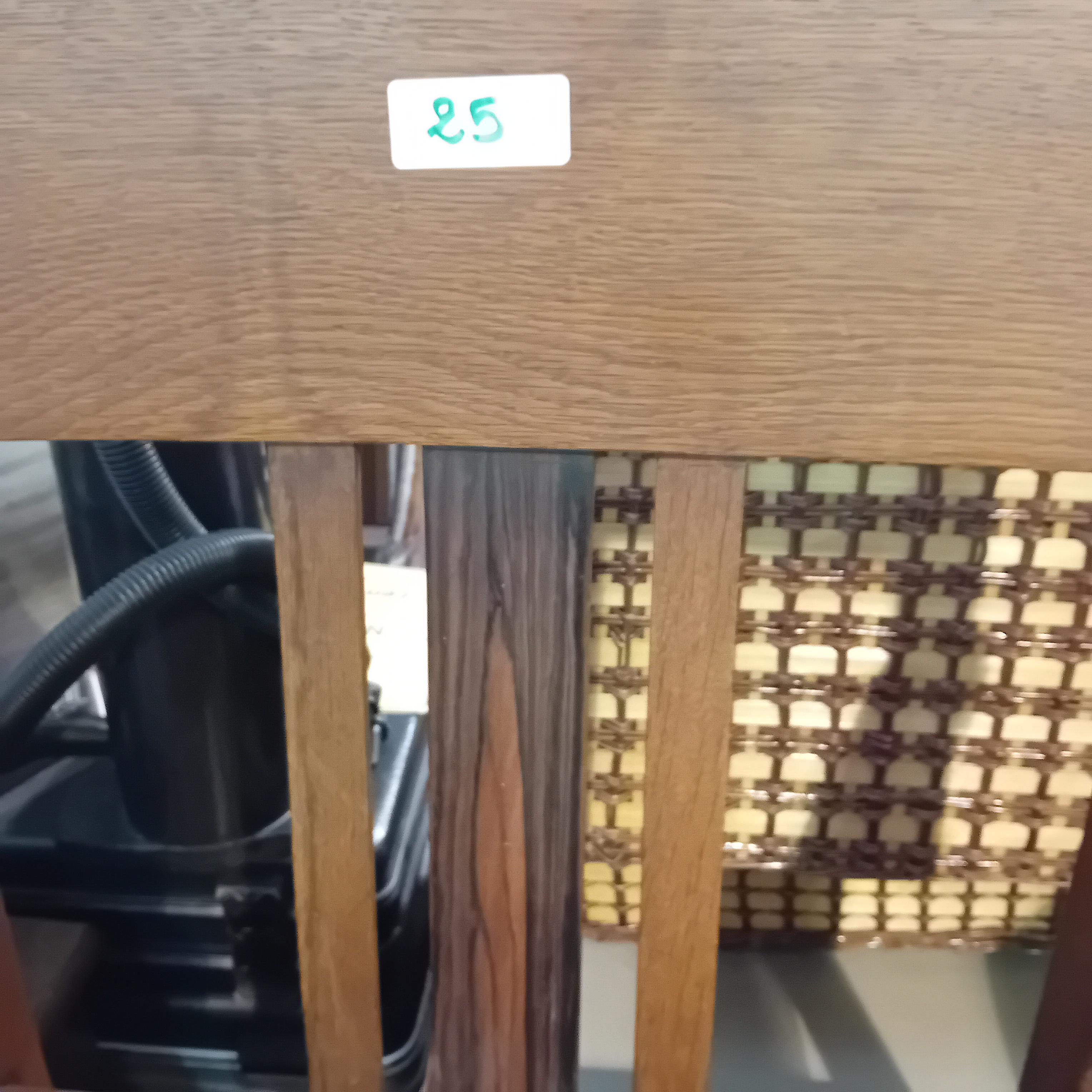 Klassieke bureaustoel / armstoel met donkere zitting lot 25 – foto 2 – kavel bij Goeiendeal, Lommel