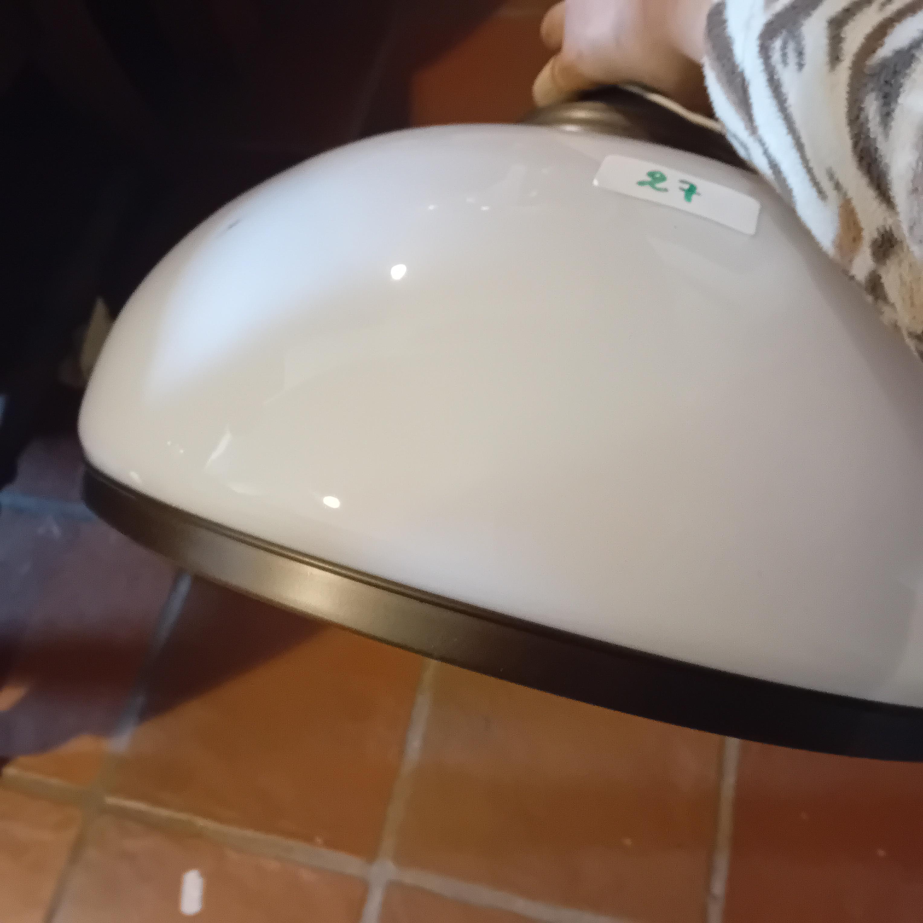 Klassieke hanglamp met grote witte bolvormige kap lot 27 – foto 2 – kavel bij Goeiendeal, Lommel