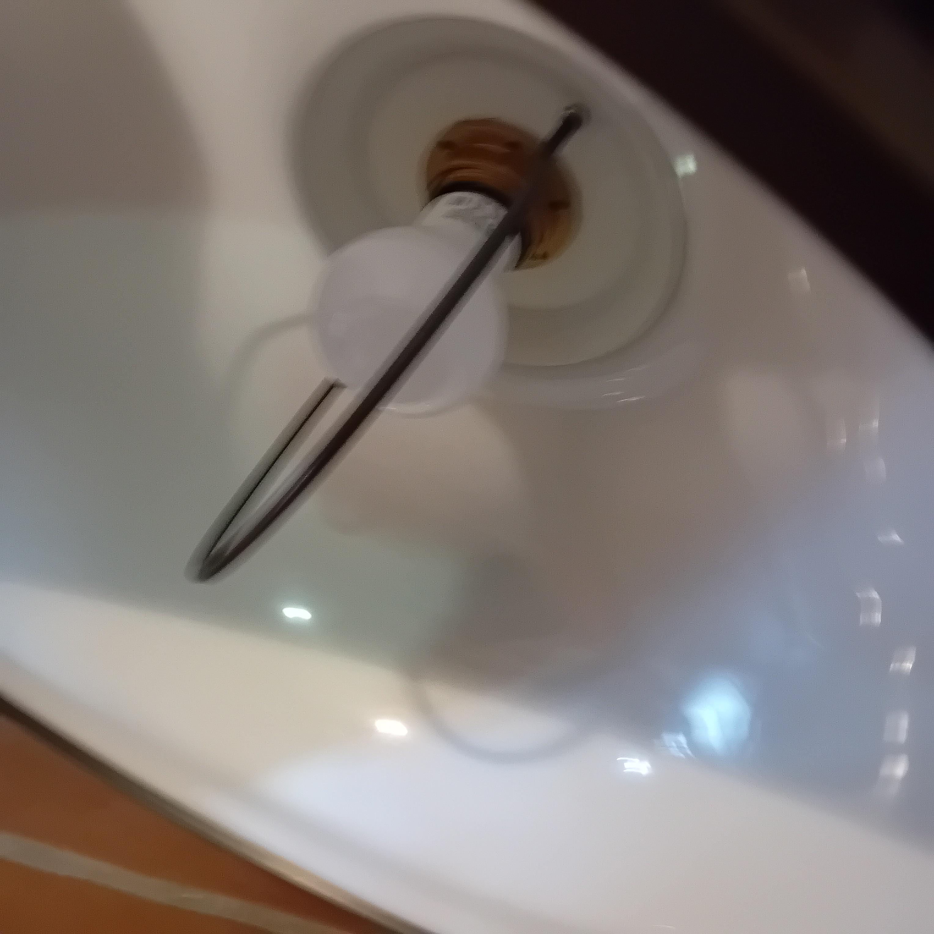 Klassieke hanglamp met grote witte bolvormige kap lot 27 – foto 3 – kavel bij Goeiendeal, Lommel