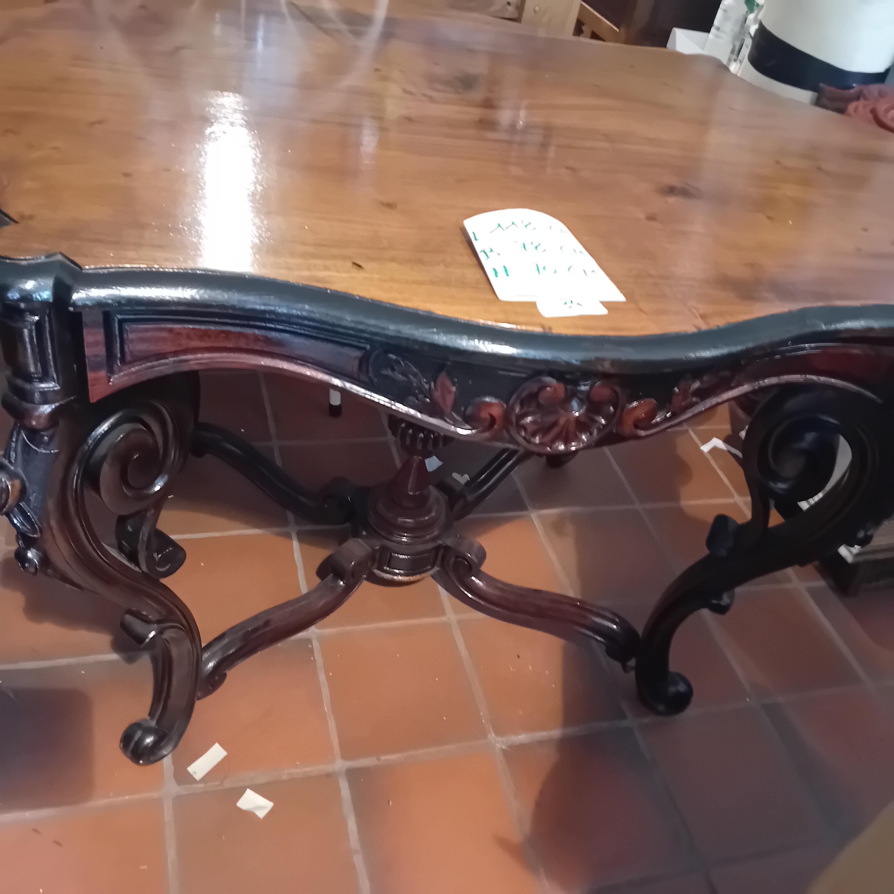 Klassieke tafel / loungetafel met een sierlijk gewelfde bladrand lot 34 – foto 3 – kavel bij Goeiendeal, Lommel