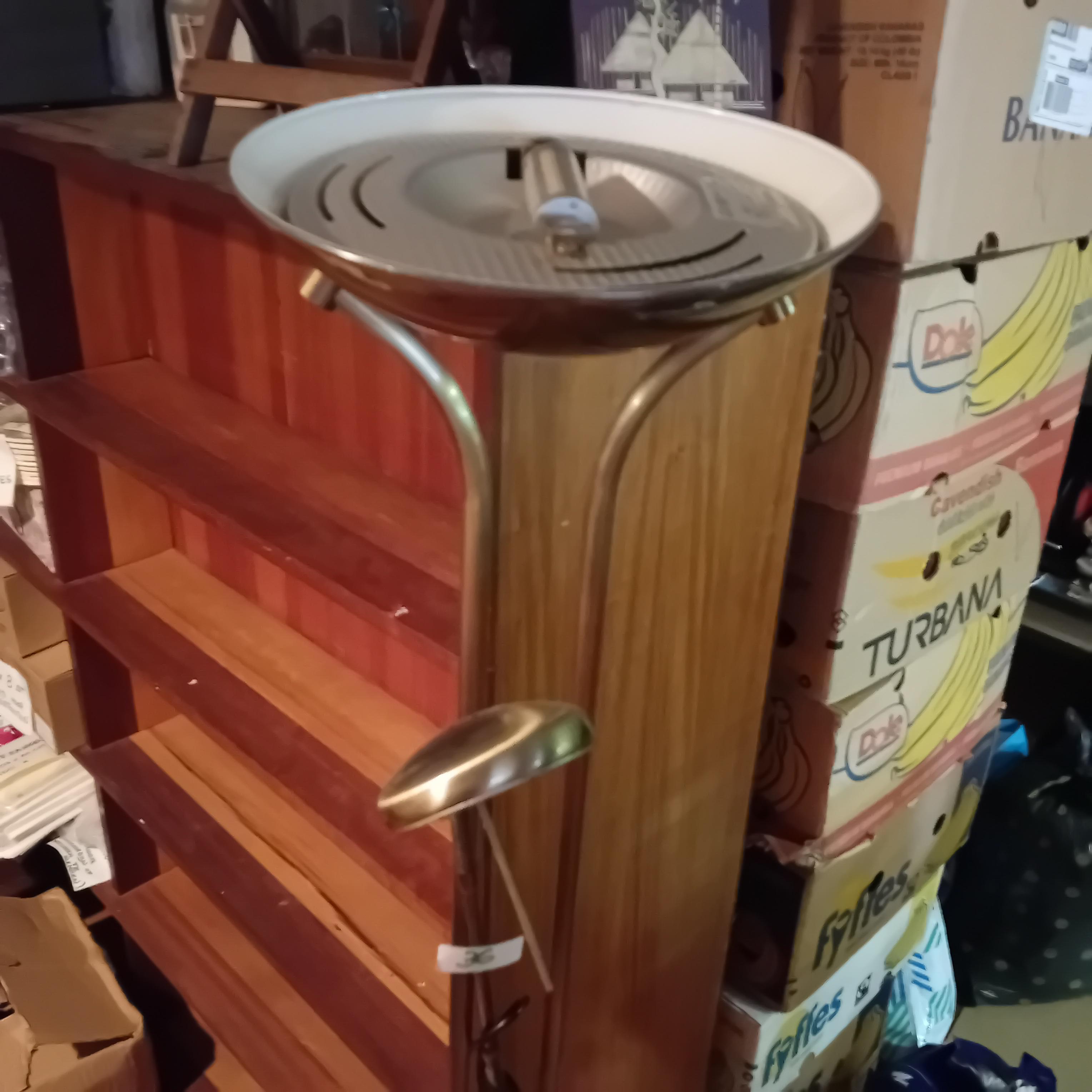 Klassieke uplighter vloerlamp met goudkleurige staander en een extra verstelbare leeslamp lot 36 – foto 2 – kavel bij Goeiendeal, Lommel