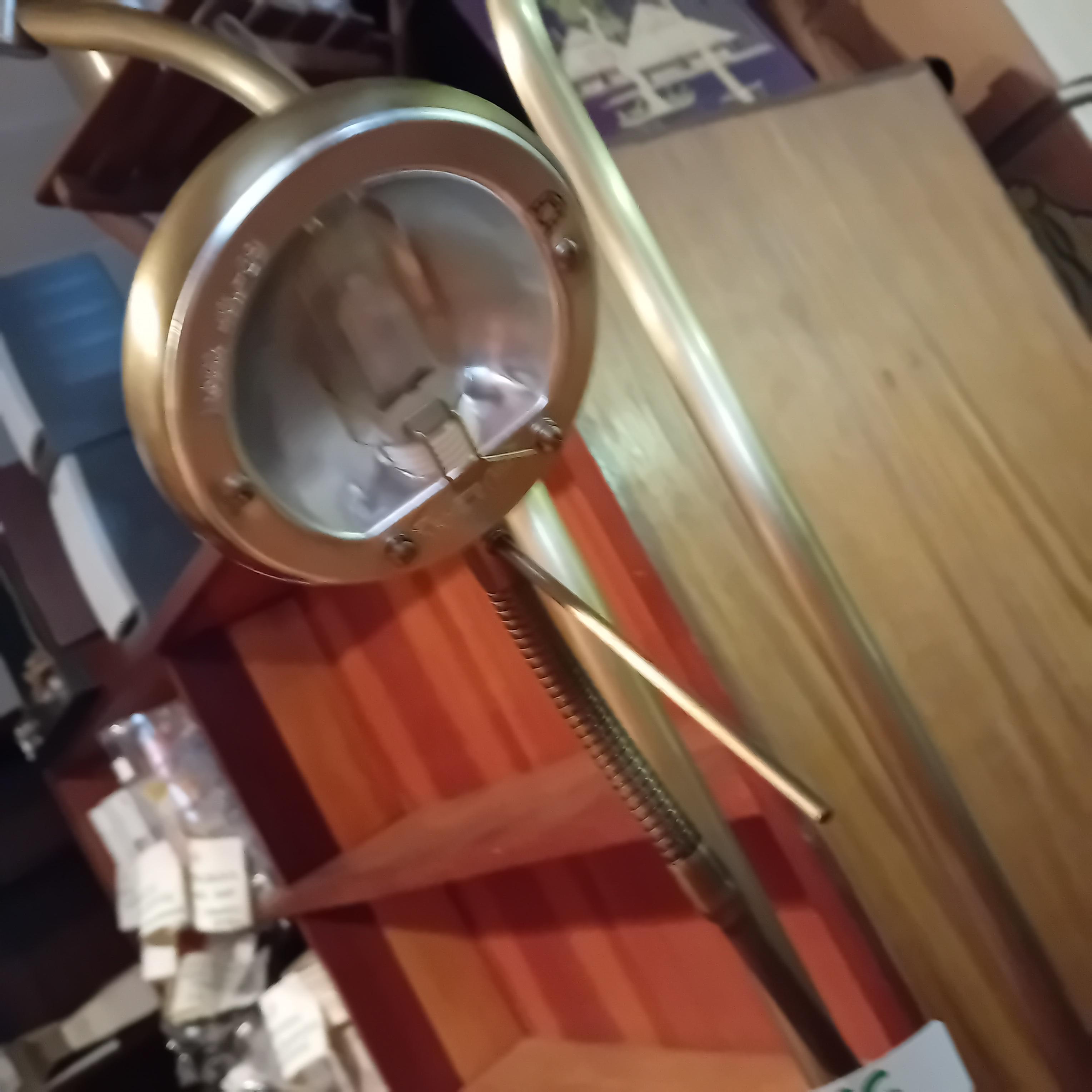 Klassieke uplighter vloerlamp met goudkleurige staander en een extra verstelbare leeslamp lot 36 – foto 3 – kavel bij Goeiendeal, Lommel