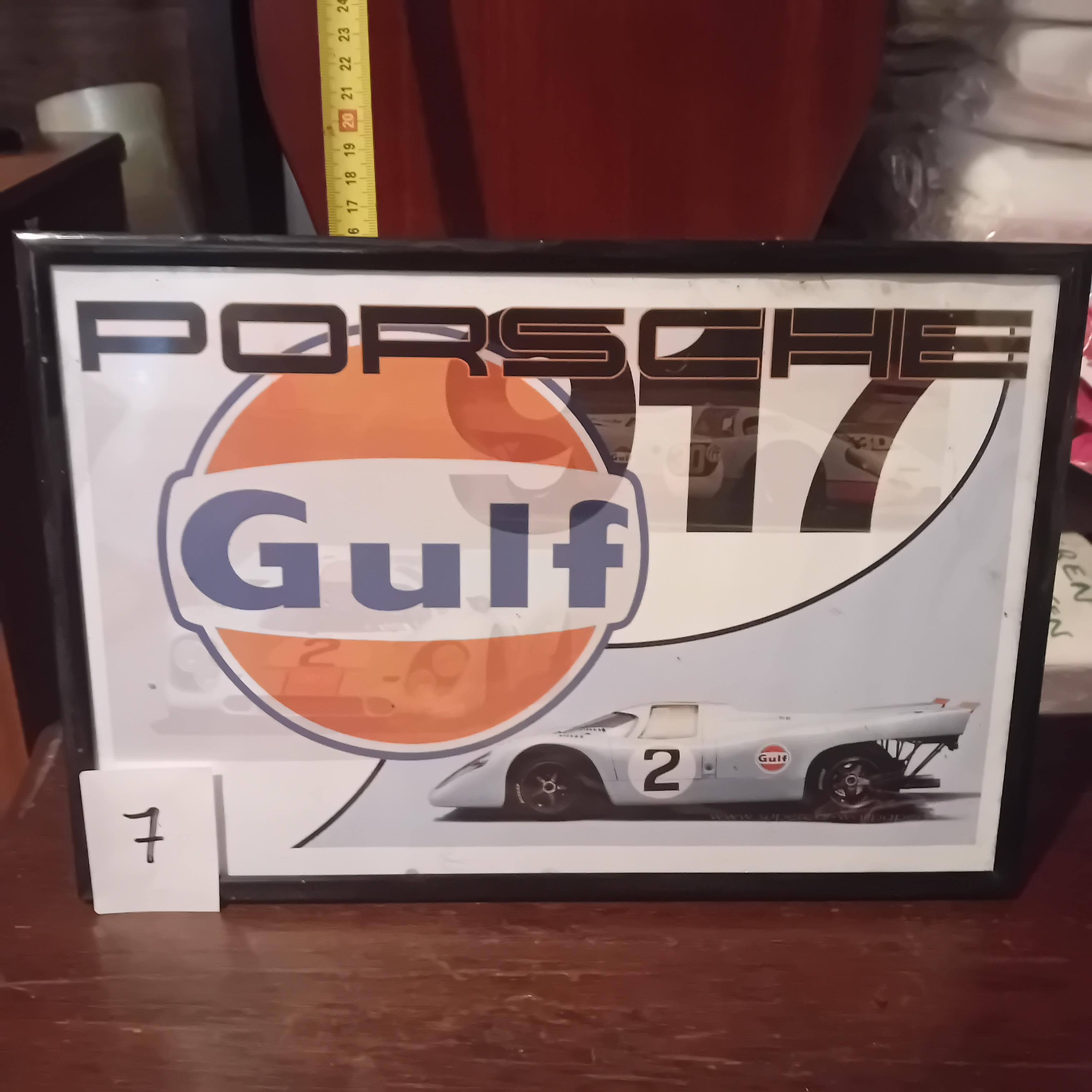 Ingekaderde poster van Porsche 917 Gulf met racenummer 2 lot 7 – kavel bij Goeiendeal, Lommel