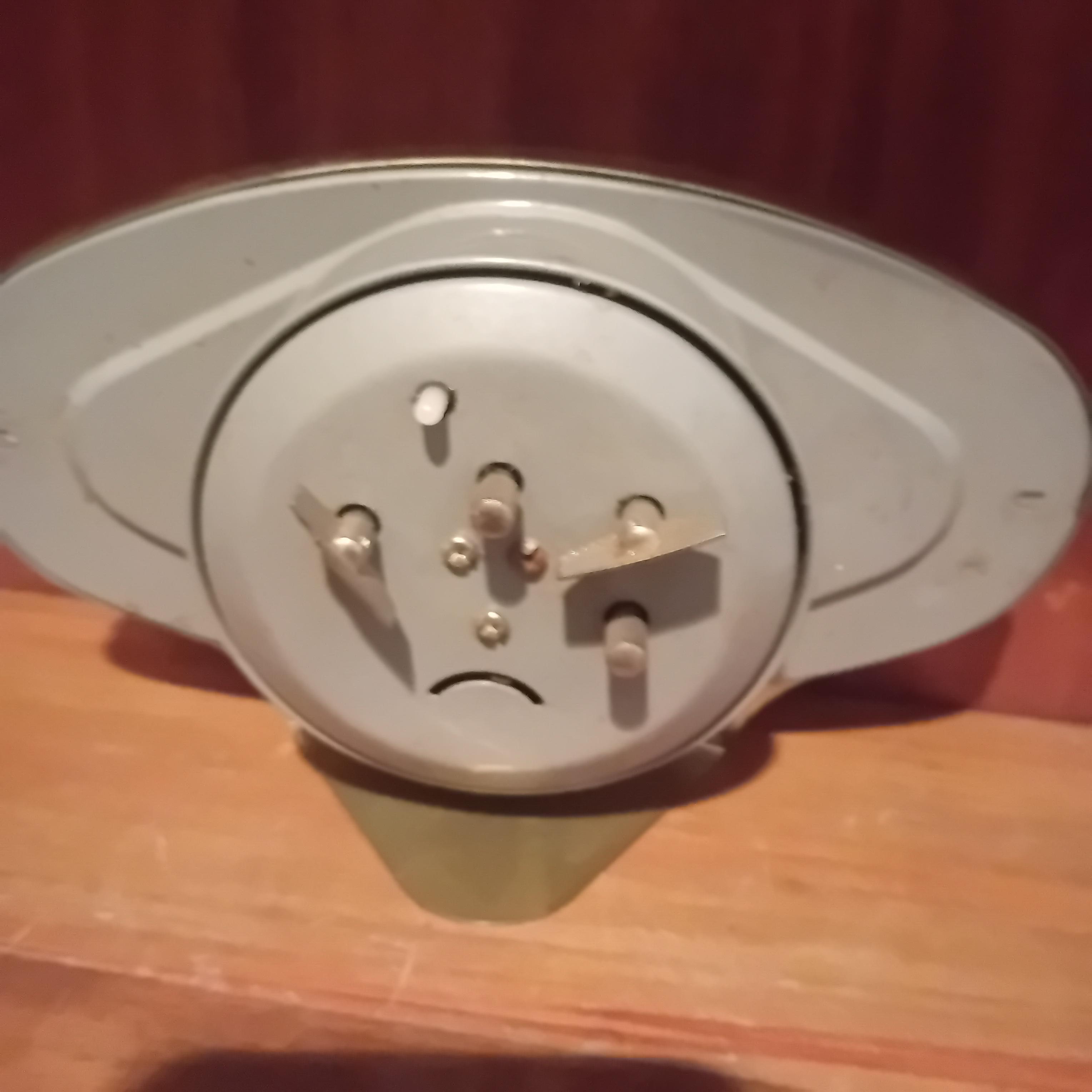 Ovale tafelklok met goudkleurige rand van het merk Clipper lot 18 – foto 4 – kavel bij Goeiendeal, Lommel