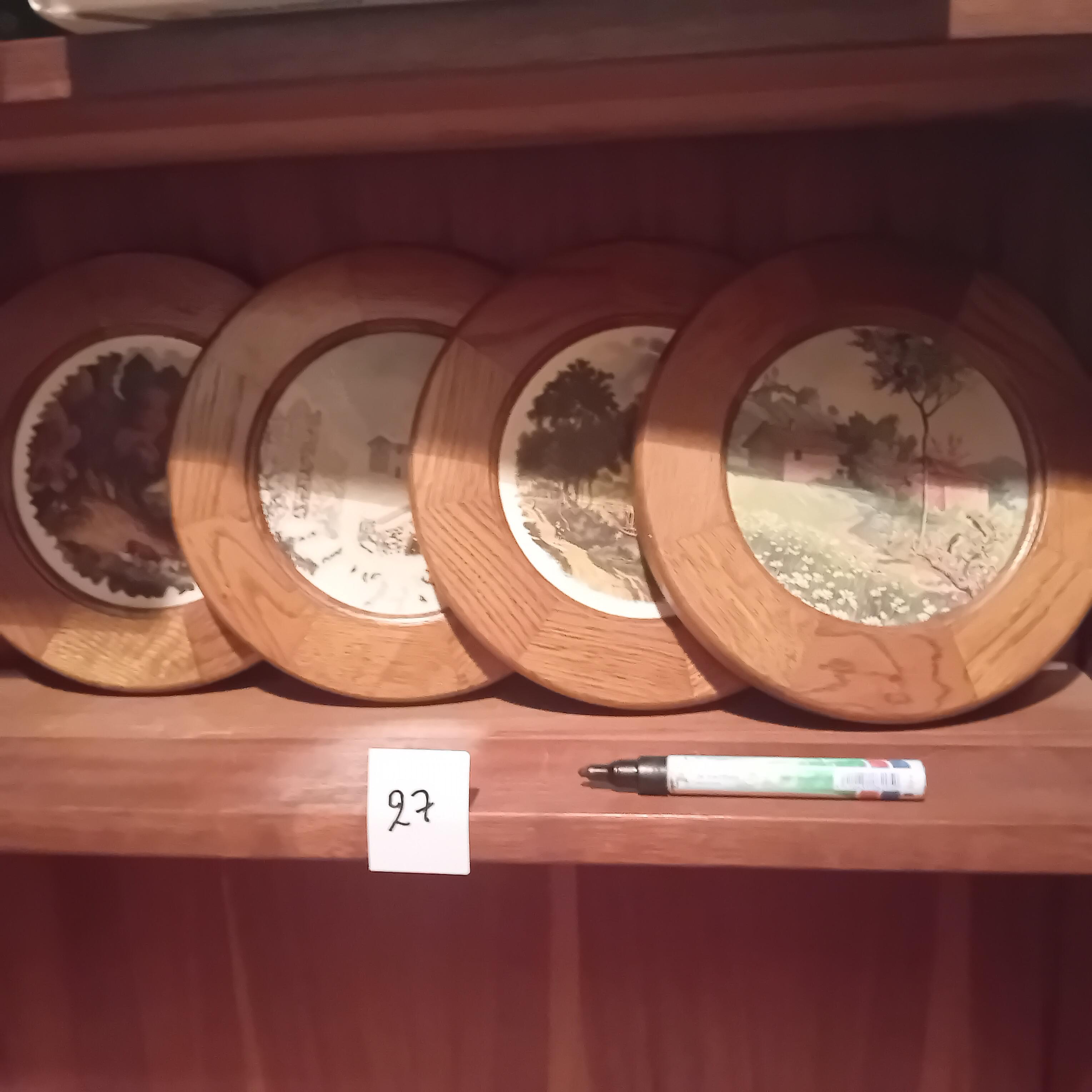 Set van 4 ronde wandborden met een houten omlijsting en diverse getekende natuur-en landschapstaferelen lot 27 – foto 4 – kavel bij Goeiendeal, Lommel