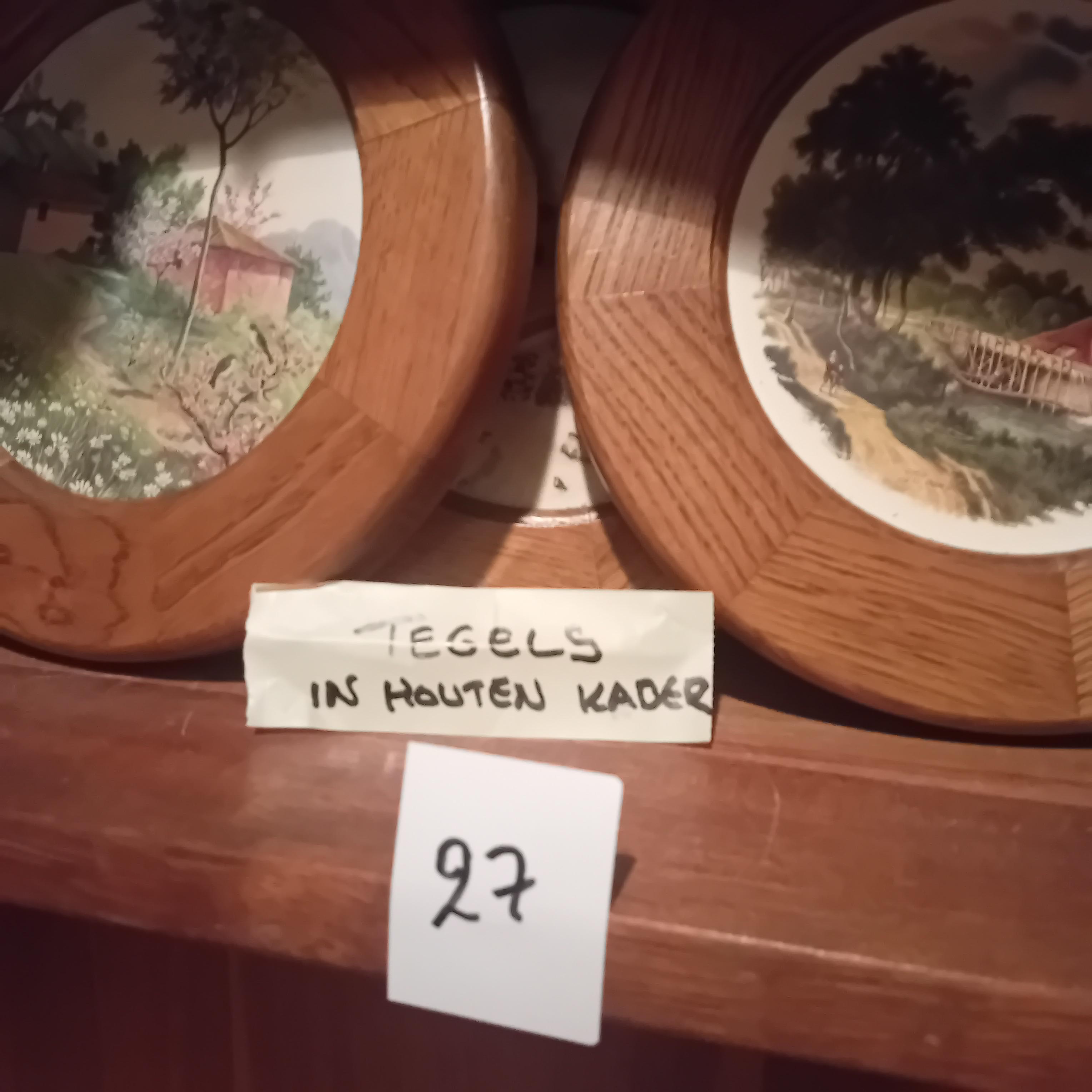 Set van 4 ronde wandborden met een houten omlijsting en diverse getekende natuur-en landschapstaferelen lot 27 – foto 3 – kavel bij Goeiendeal, Lommel
