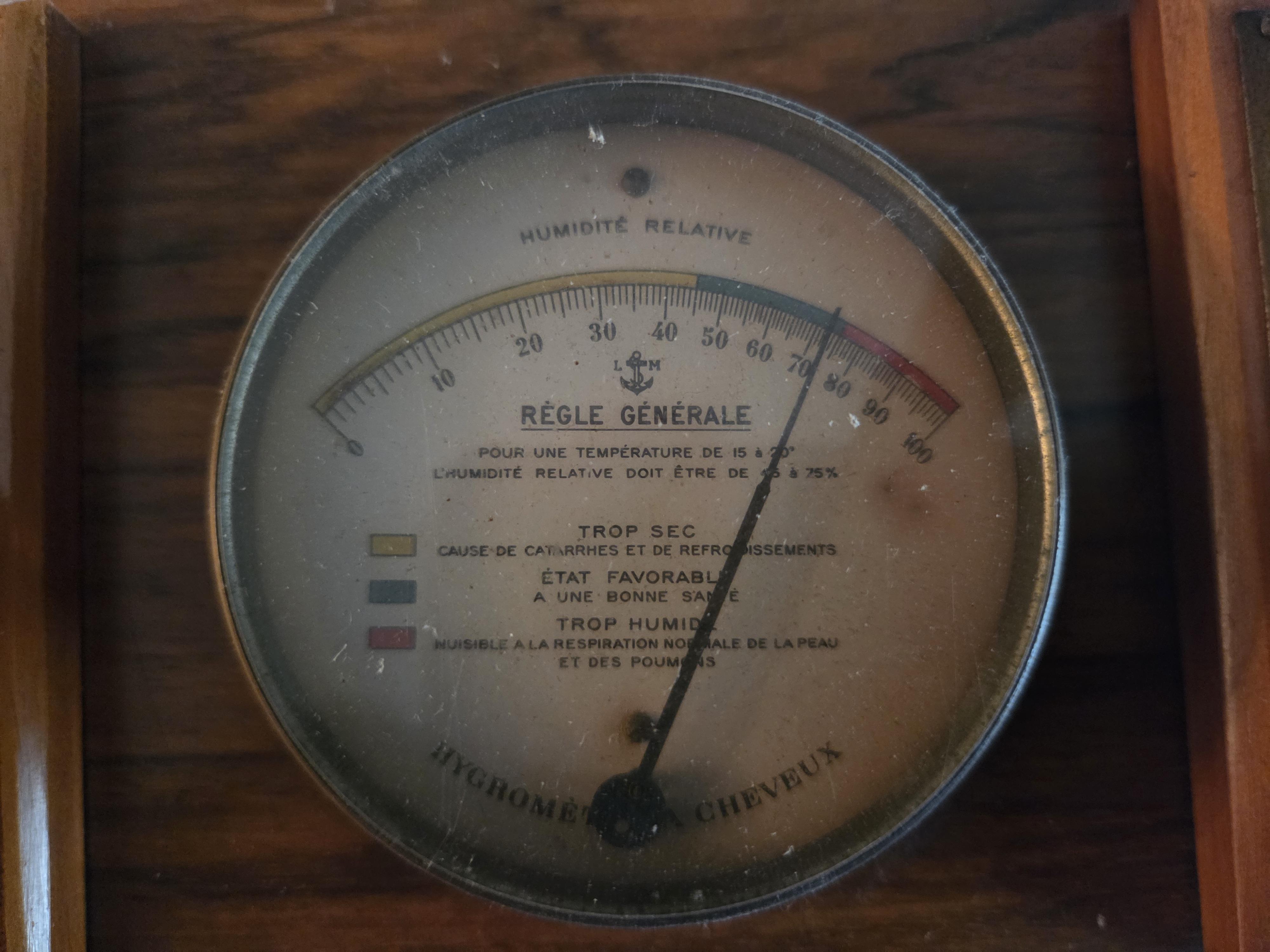 Wandweerstation met barometer, hygrometer en thermometer op houten basis – Lot 98 – foto 3 – kavel bij Goeiendeal, Jette