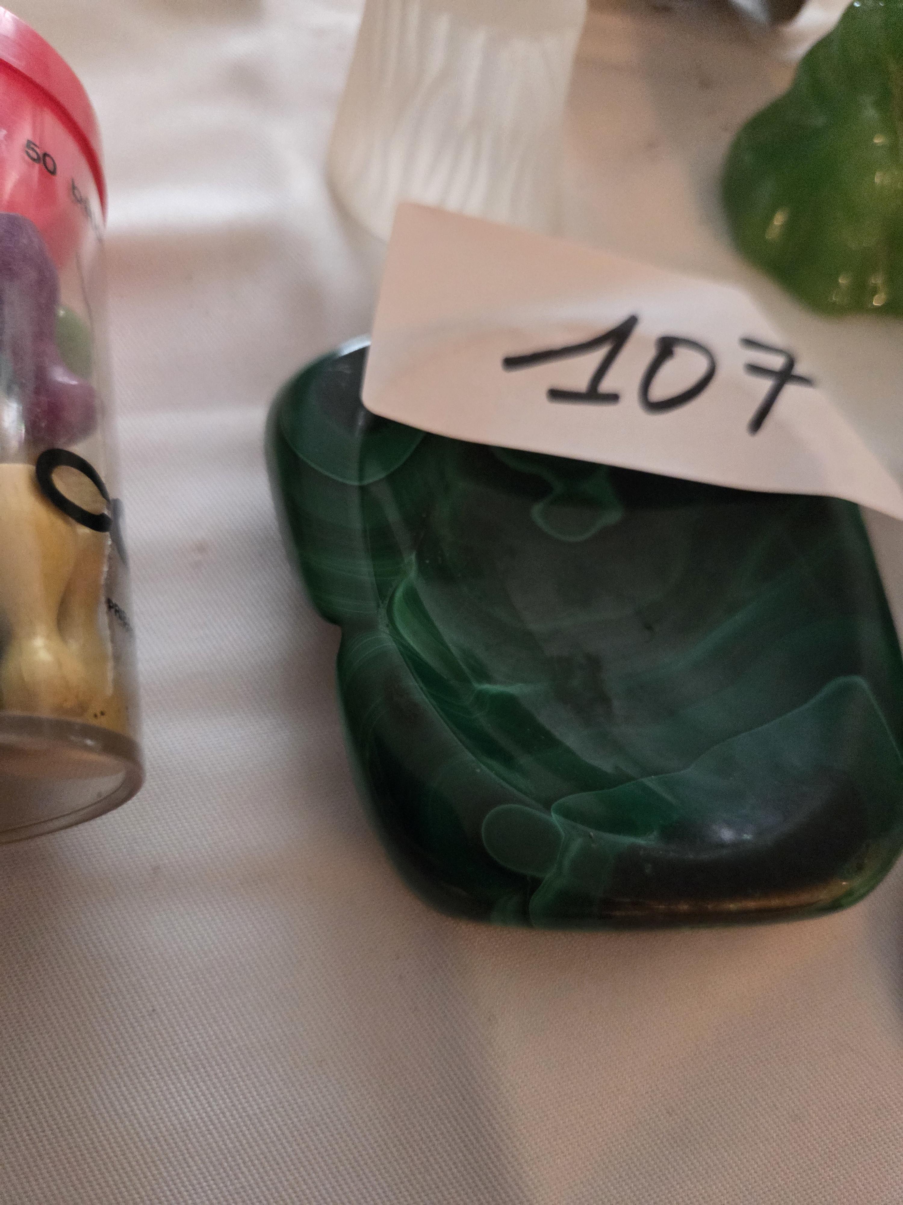 Gevarieerde kavel met kleingoed, waaronder een koperen tafelbel in de vorm van een molen, Boeddhabeeldjes, een uiltje en een cameo – Lot 107 – foto 3 – kavel bij Goeiendeal, Jette