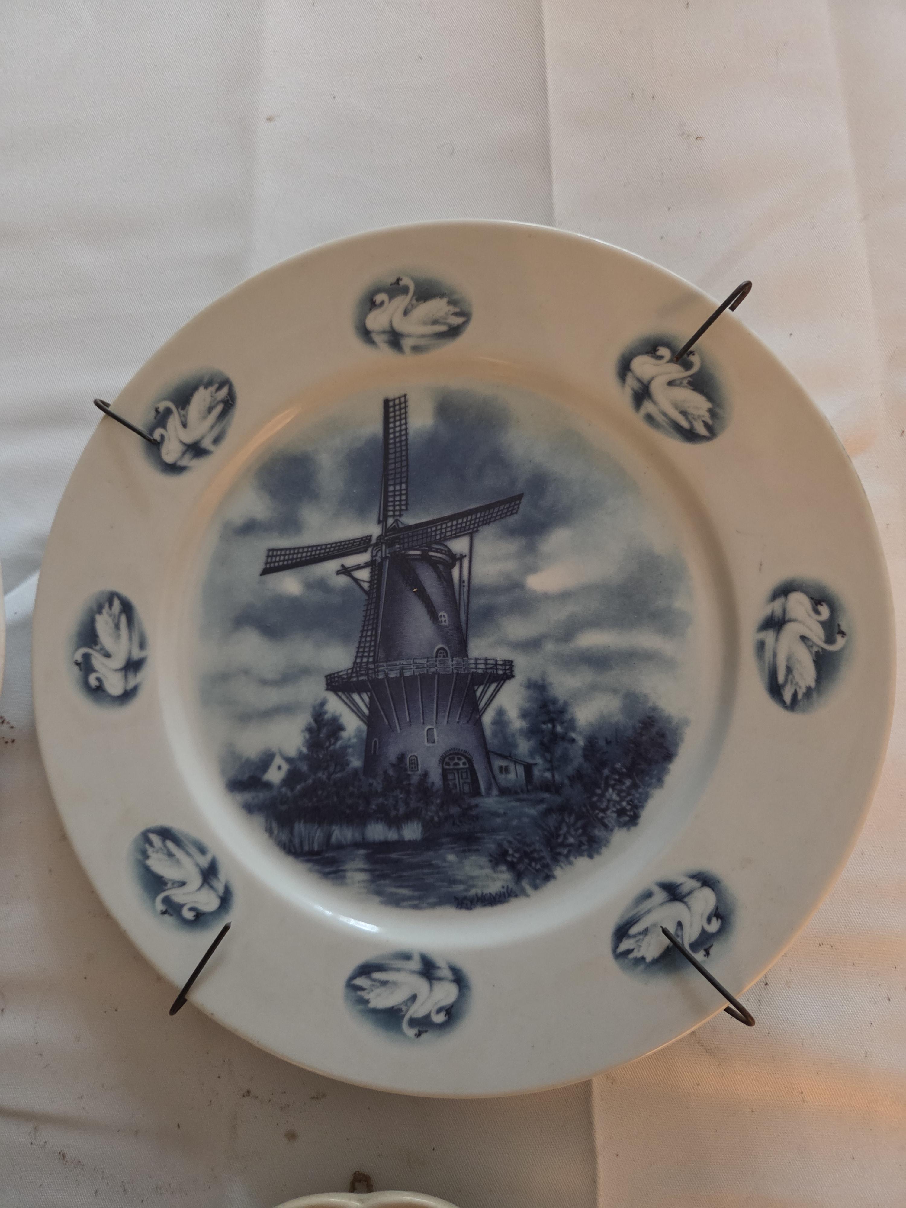 Set van vier Delfts blauwe wandborden met diverse molenlandschappen – Lot 122 – foto 5 – kavel bij Goeiendeal, Jette
