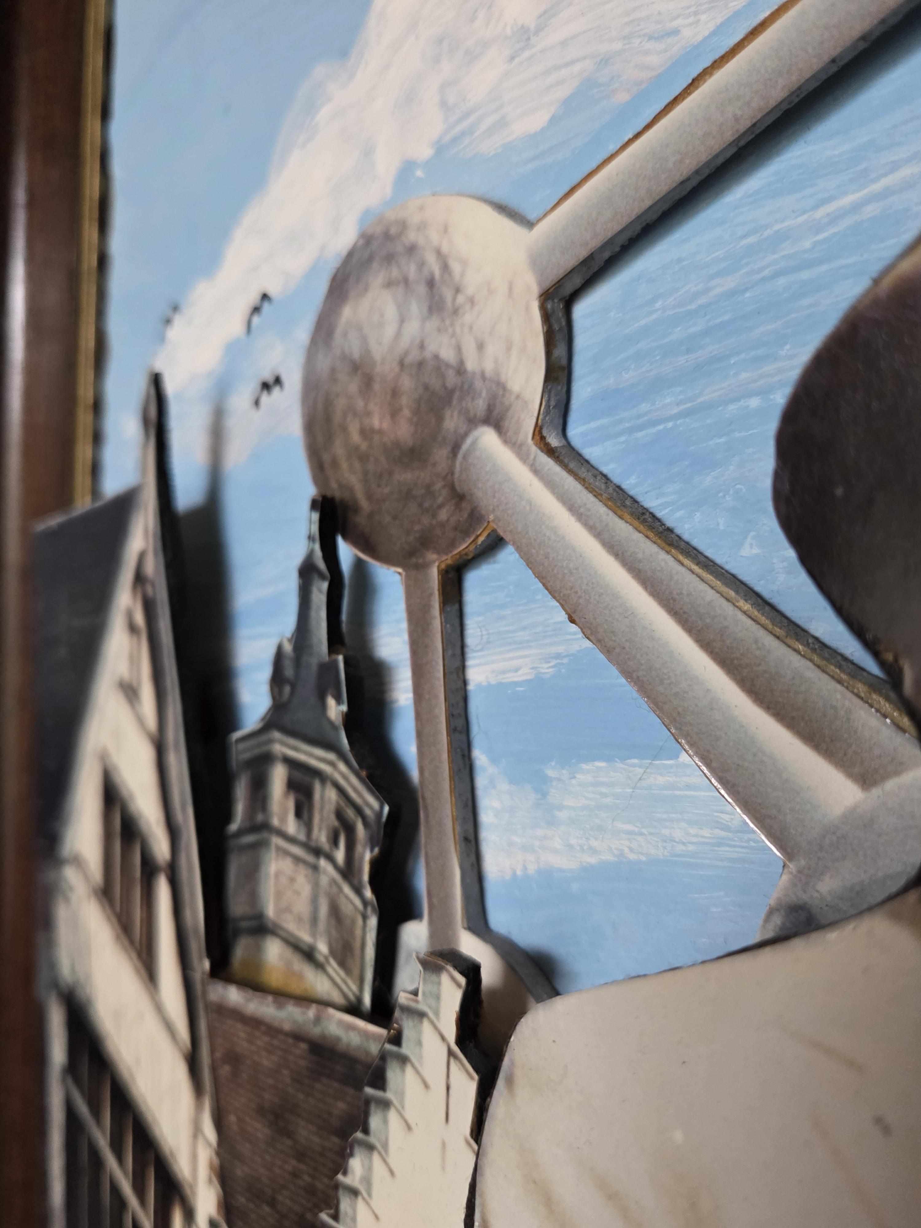 Gekleurde kunstzinnige collage met een man in wit pak, het Atomium en Belgische vlaggen, gedateerd 1998 – Lot 135 – foto 5 – kavel bij Goeiendeal, Jette