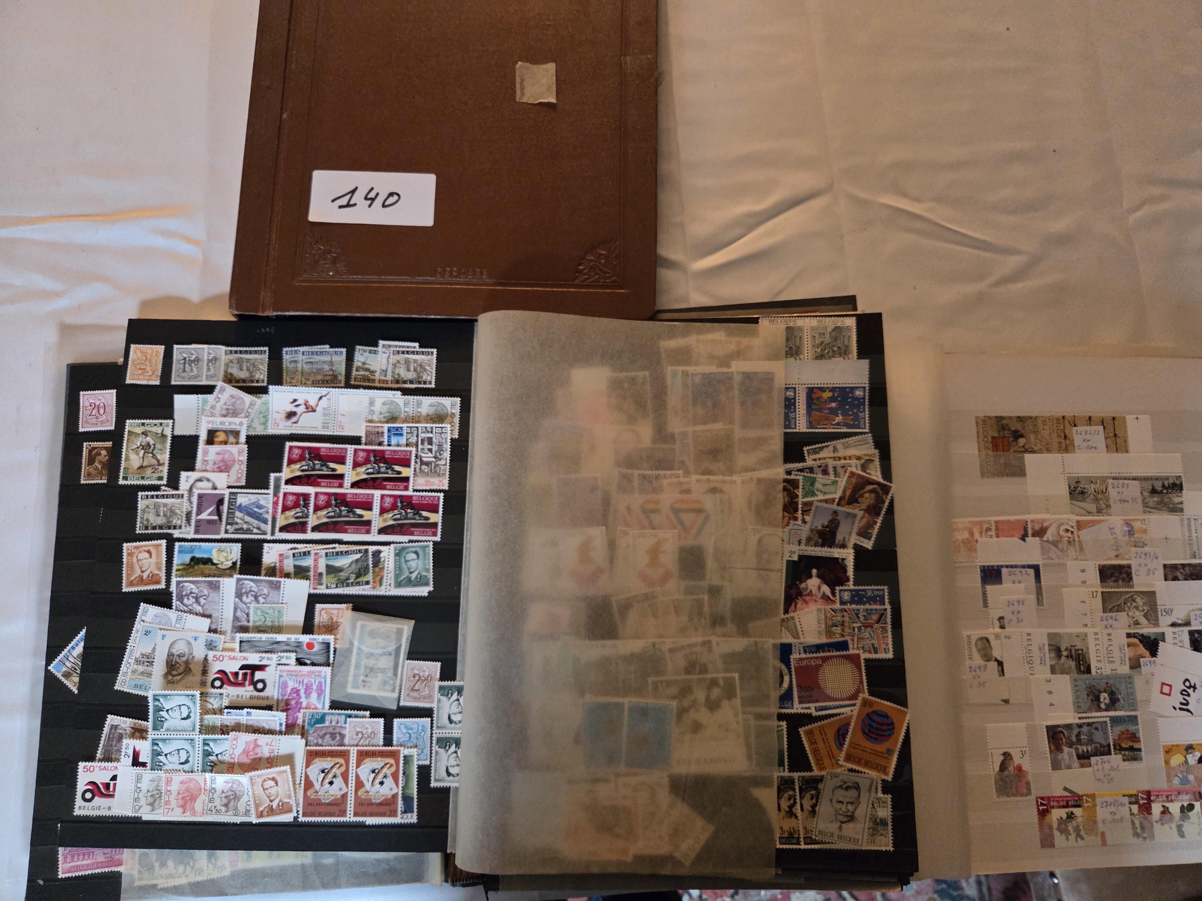 Twee grote postzegelalbums gevuld met een uitgebreide verzameling diverse Belgische & internationale postzegels – Lot 140 – foto 2 – kavel bij Goeiendeal, Jette