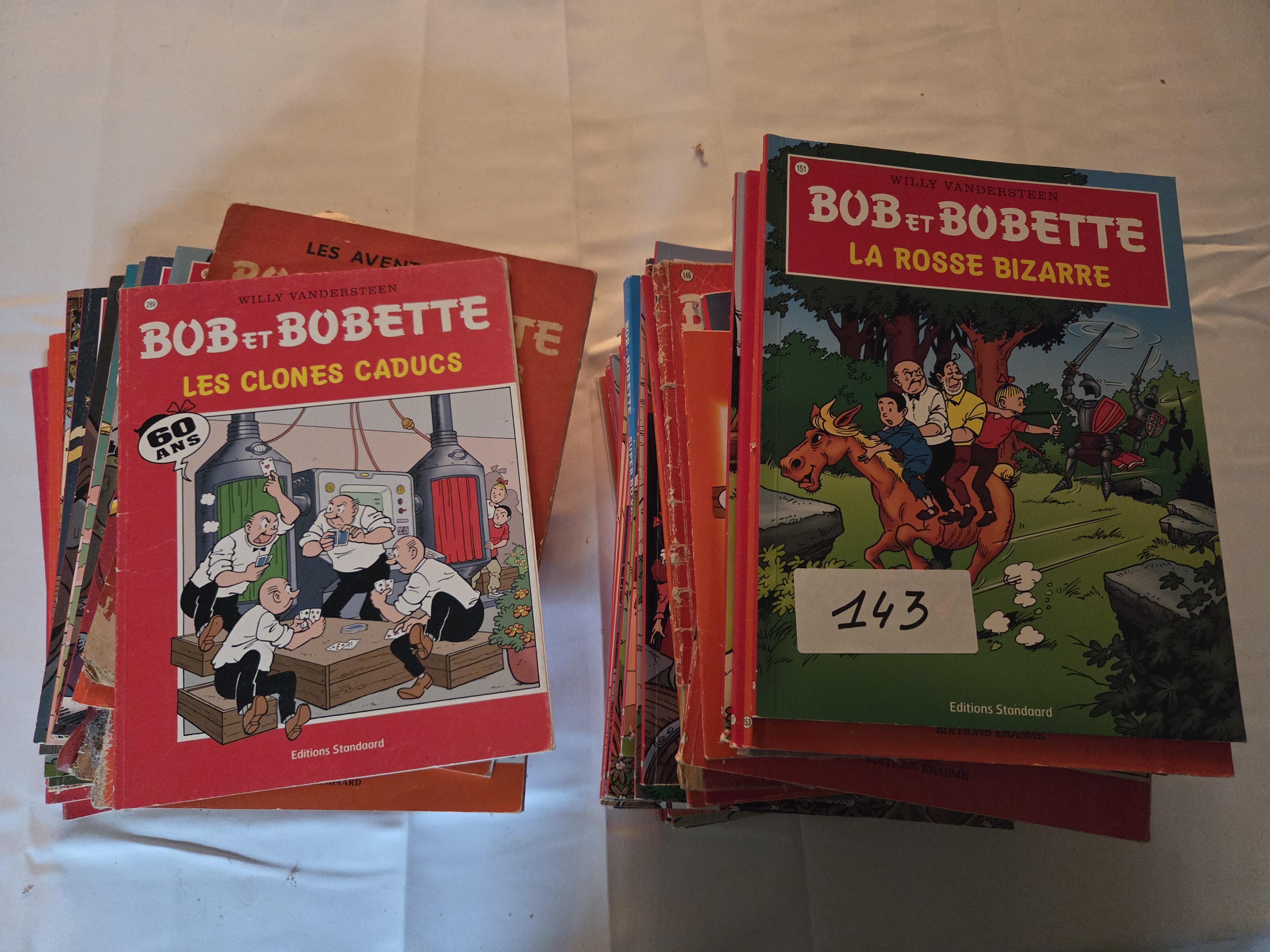 Grote stapel Franstalige stripboeken van Bob et Bobette (Suske en Wiske), waaronder Les clones caducs en La rosse bizarre – Lot 143 – kavel bij Goeiendeal, Jette