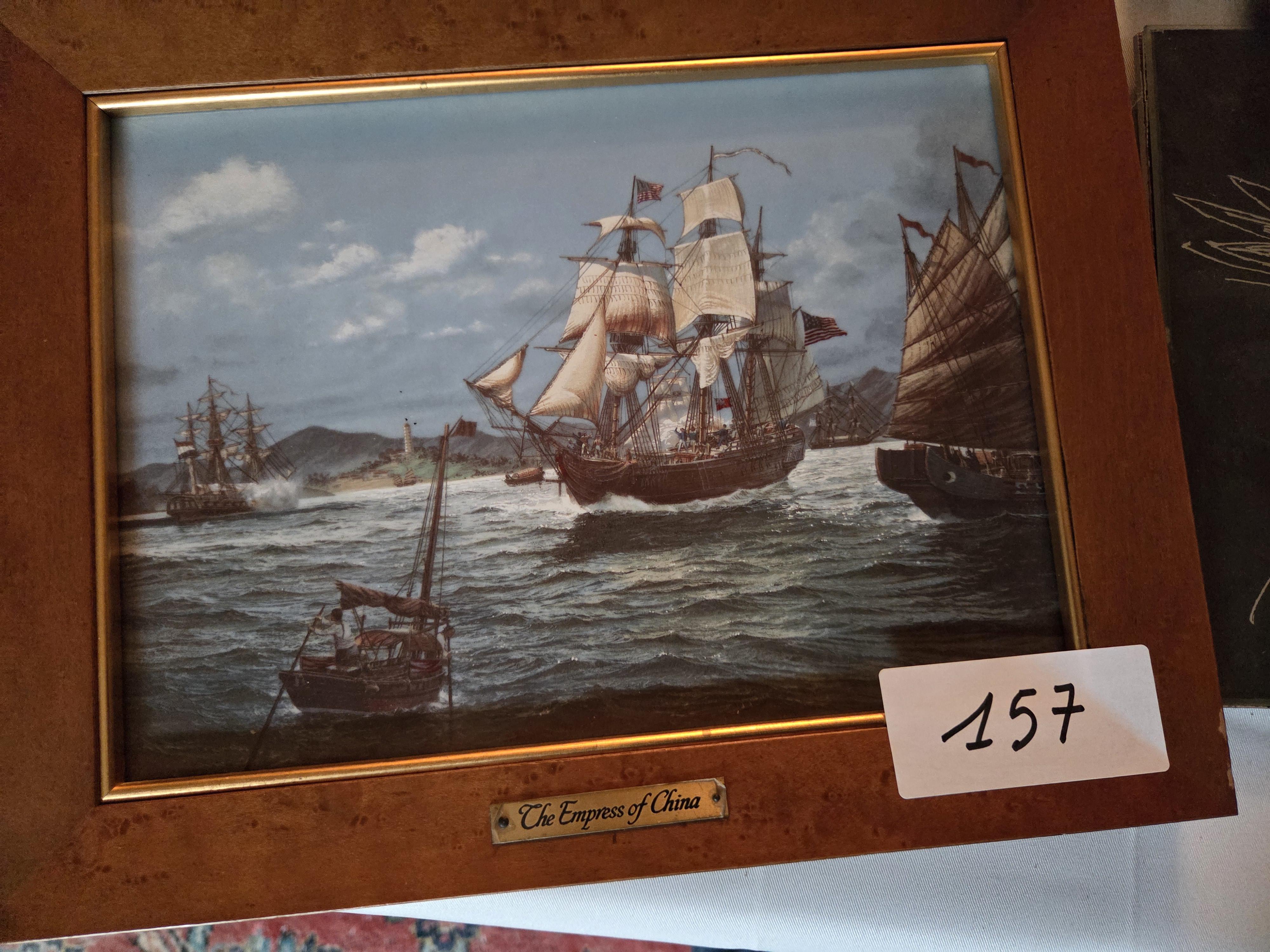 Kavel diverse wanddecoraties en kunstwerkjes, waaronder een maritieme prent van The Empress of China, een bloemenaquarel en een schrijfmap – Lot 157 – foto 2 – kavel bij Goeiendeal