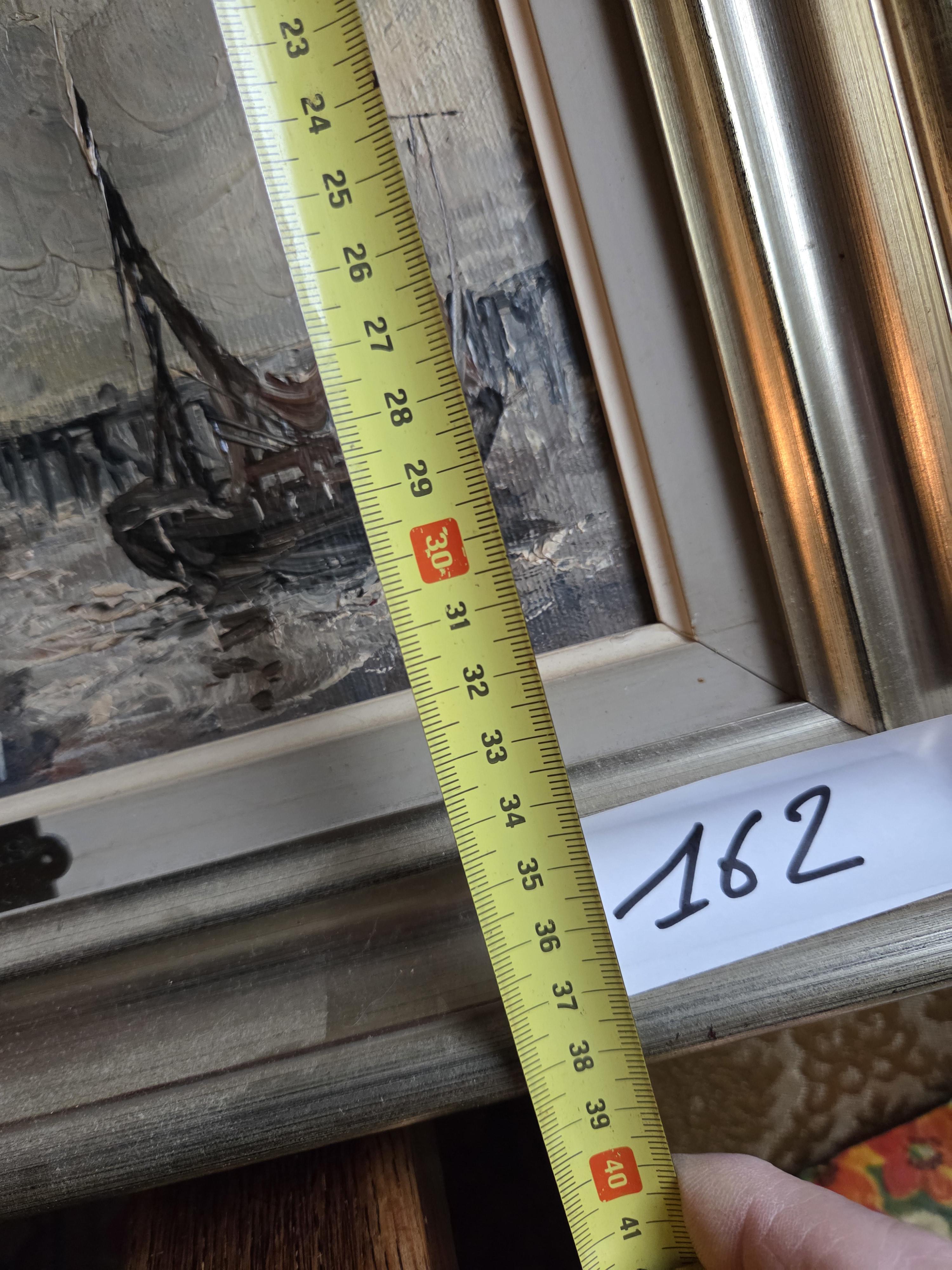 Schilderij van vissersboten op een onstuimige zee bij een houten staketsel, gesigneerd door Emile Lammers – Lot 162 – foto 5 – kavel bij Goeiendeal, Jette