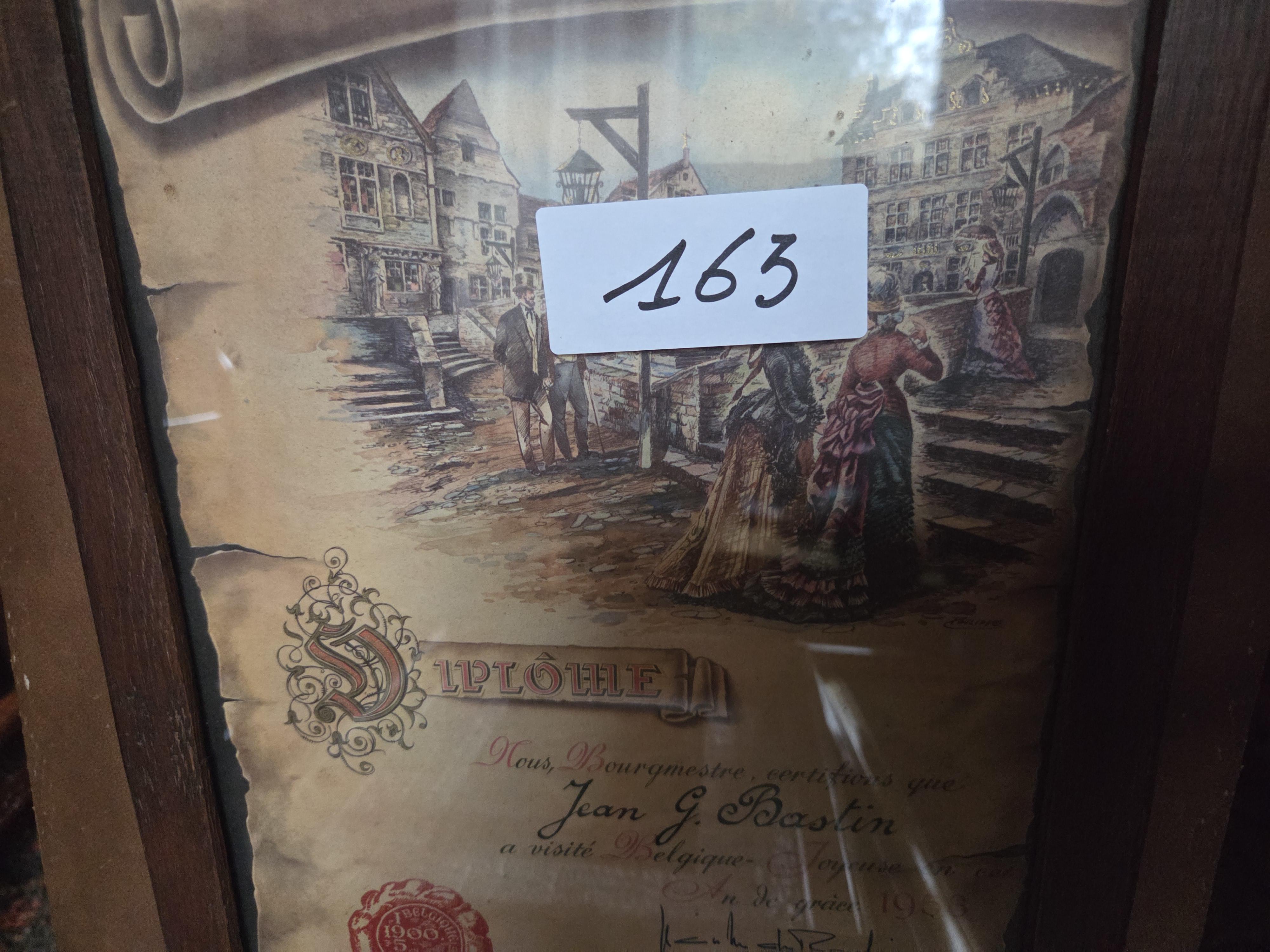 Set diverse ingelijste werken, waaronder twee borduurwerkjes met molens, een historisch diploma (Jean G. Bastin, 1936) en twee kleine portretten –… – foto 2 – kavel bij Goeiendeal,