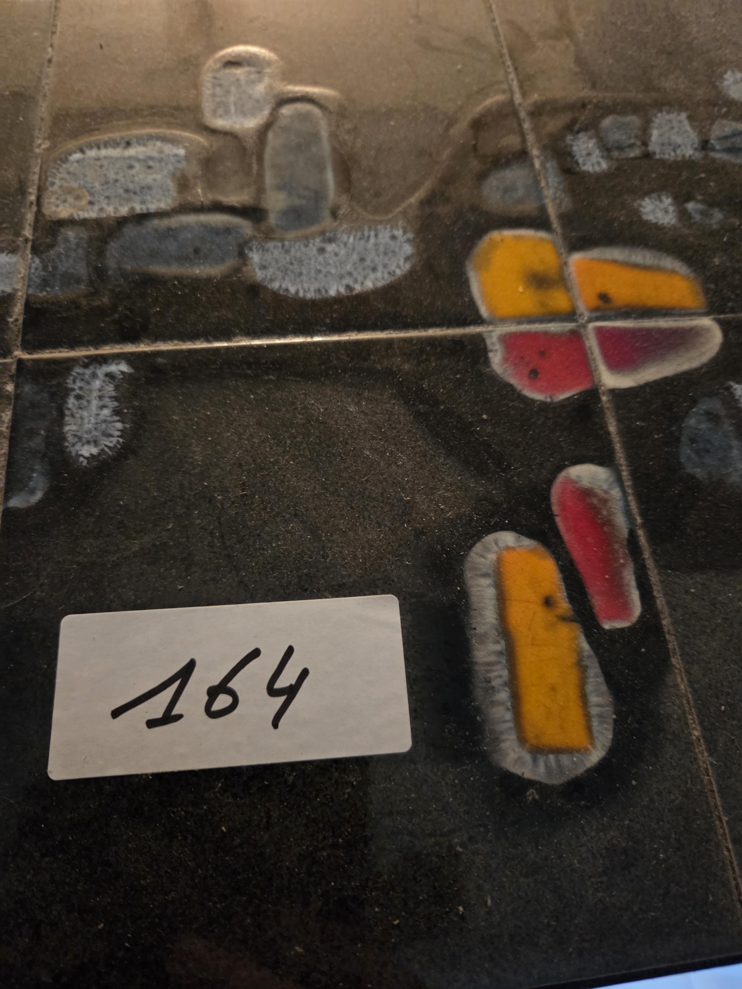 Salontafel met een ingelegd patroon van abstracte, meerkleurige geglazuurde tegels – Lot 164 – foto 5 – kavel bij Goeiendeal, Jette