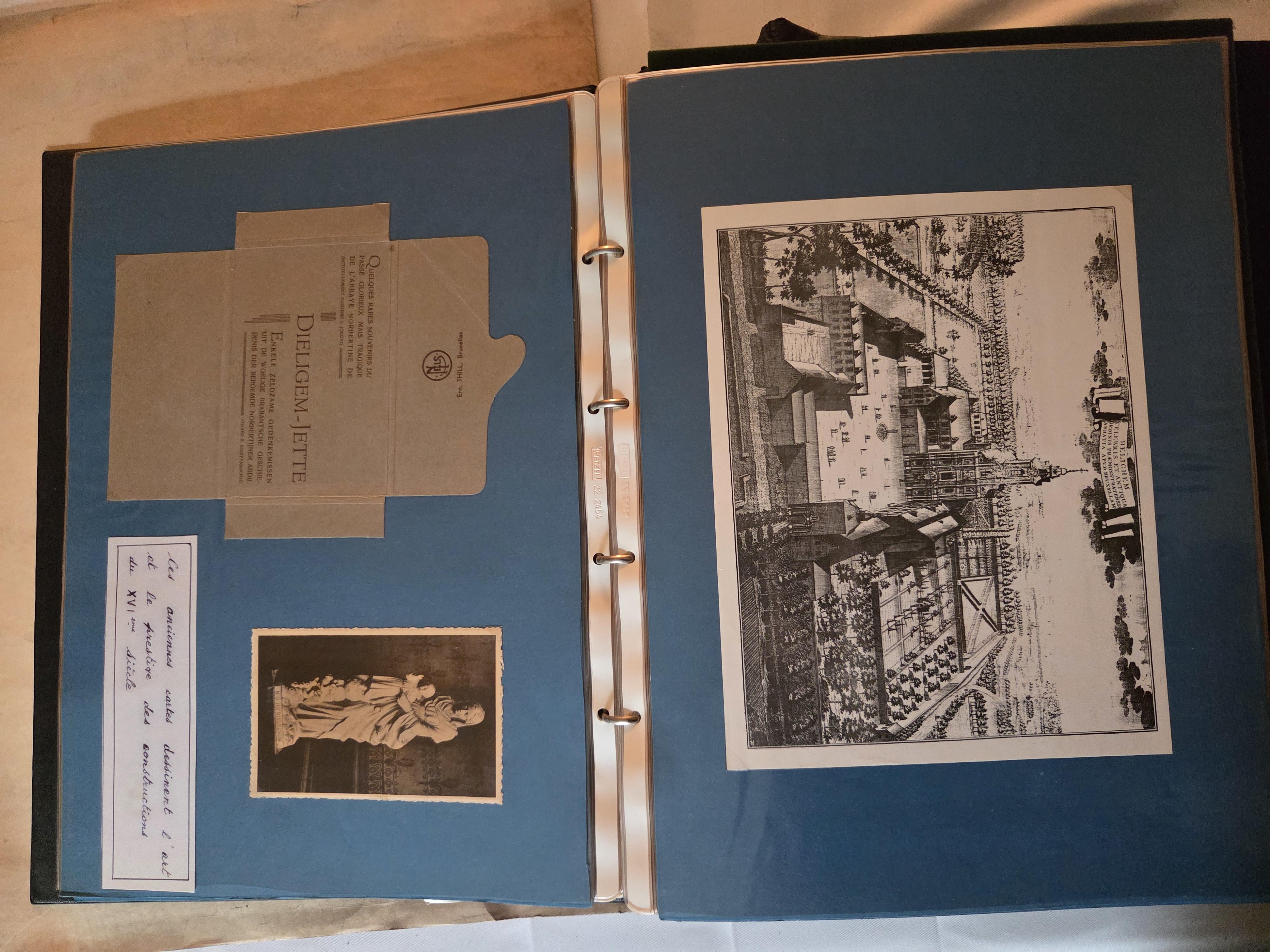 Twee zwarte mappen gevuld met documenten en herdenkingskaarten – Lot 166 – foto 7 – kavel bij Goeiendeal, Jette