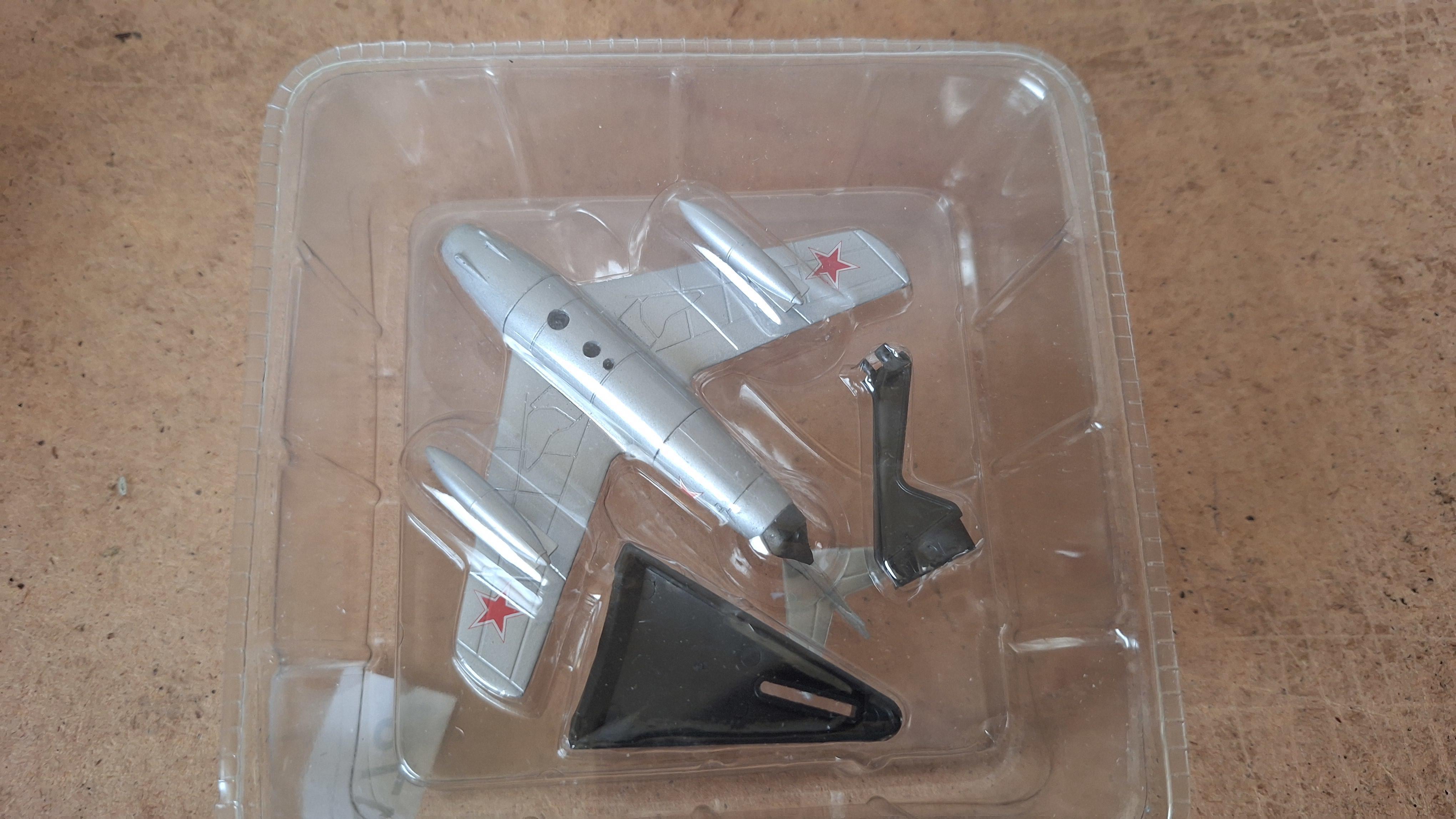 Modelstraaljager MiG-15 - IXO / Altaya – foto 3 – kavel bij Goeiendeal