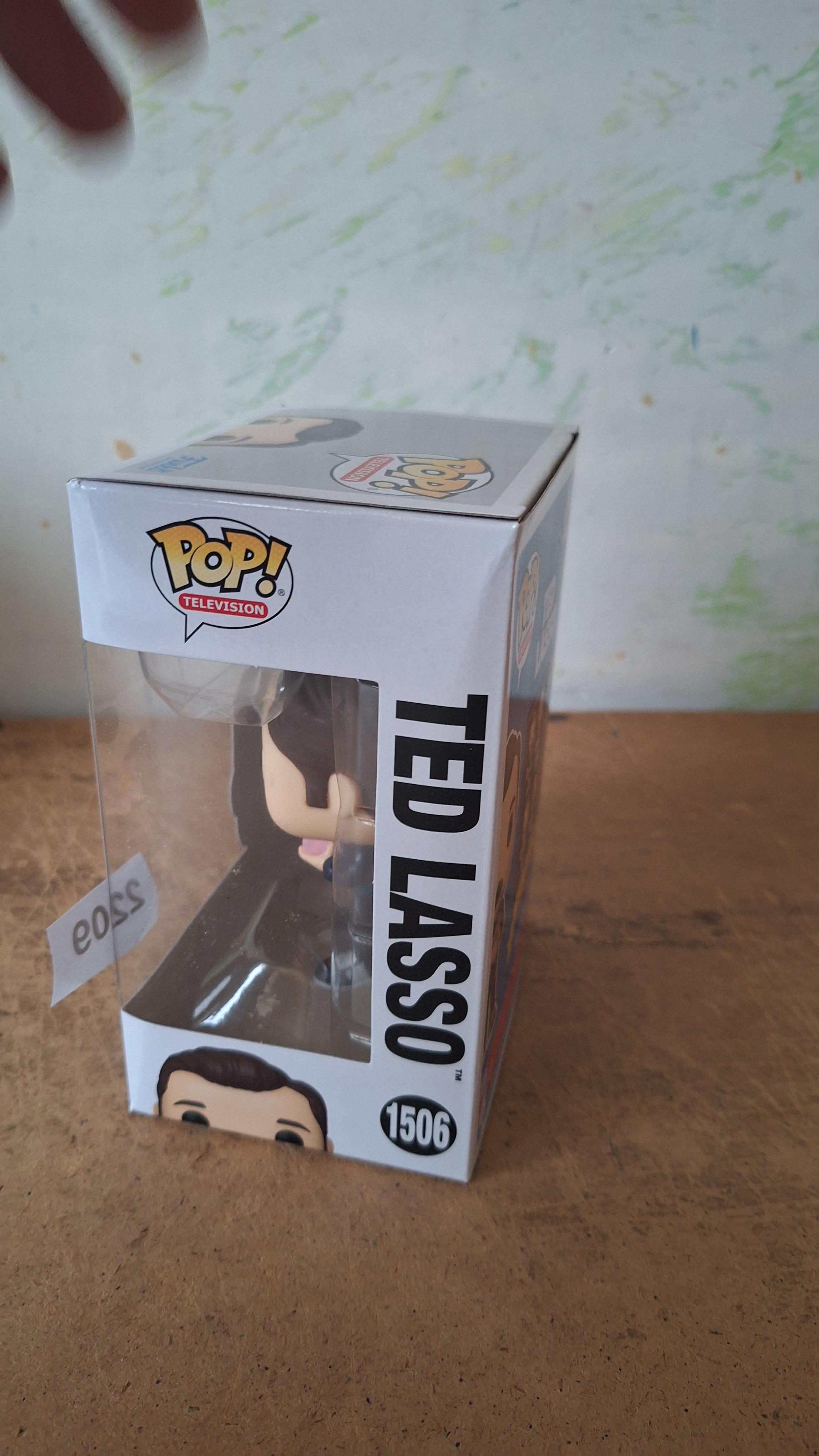 Funko Pop! Television Ted Lasso 1506 – foto 2 – kavel bij Goeiendeal