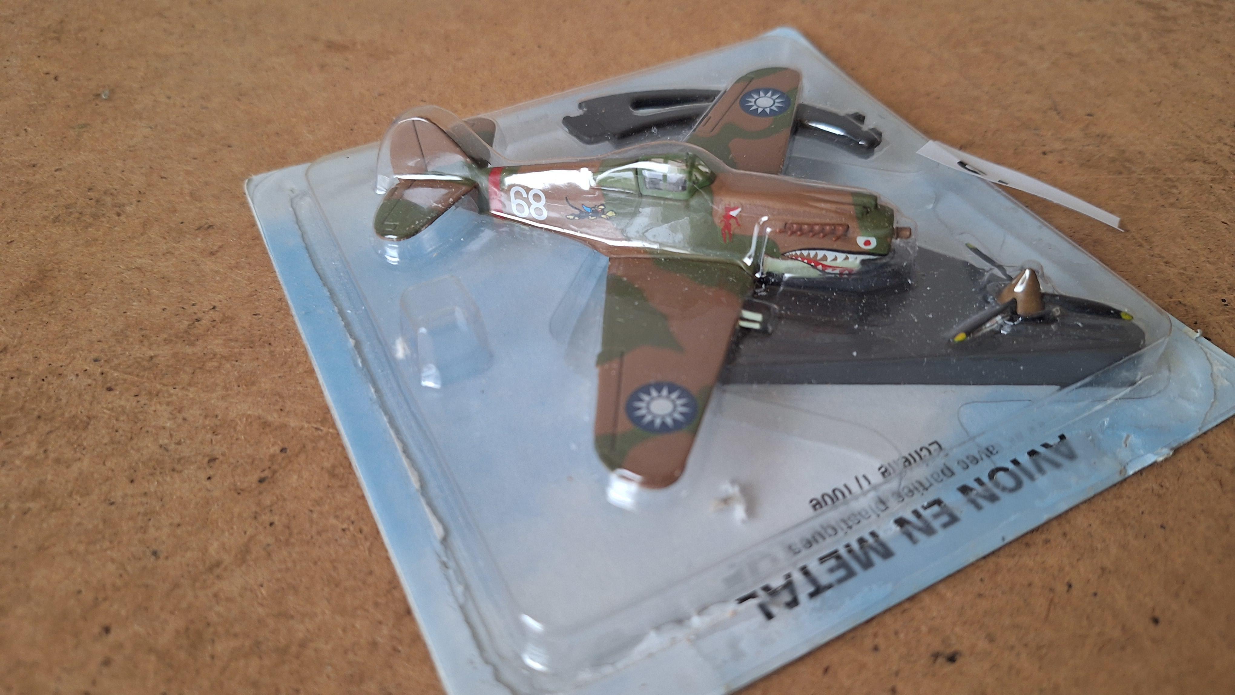 Modelvliegtuig Flying Tigers Curtiss P-40 - "Avion en Metal" Editie – foto 2 – kavel bij Goeiendeal