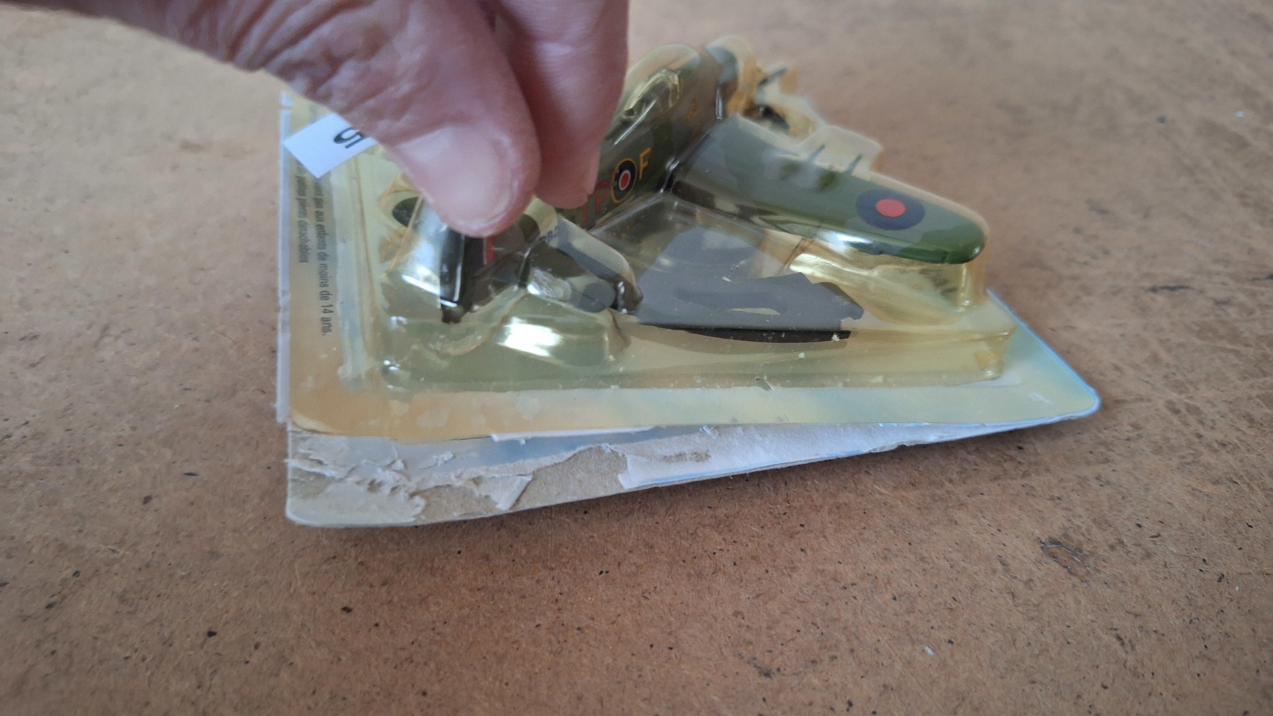 Modelvliegtuig Hawker Typhoon Mk Ib - "Avion en Metal" Editie – foto 3 – kavel bij Goeiendeal